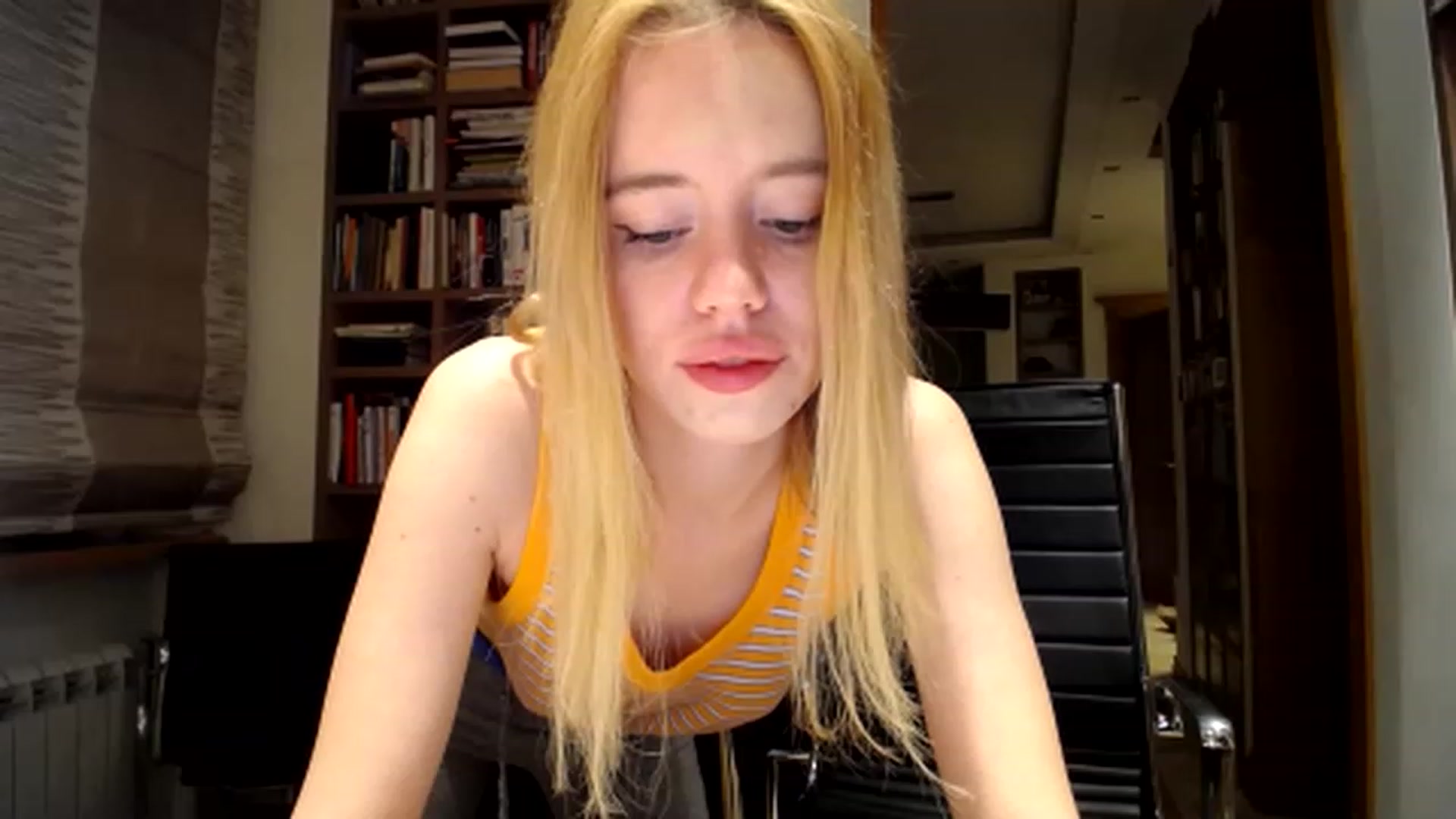 Gallery image thumbnail from Alena29's myfreecams stream on, 12/08/2022, 14:16 image 18 of 20