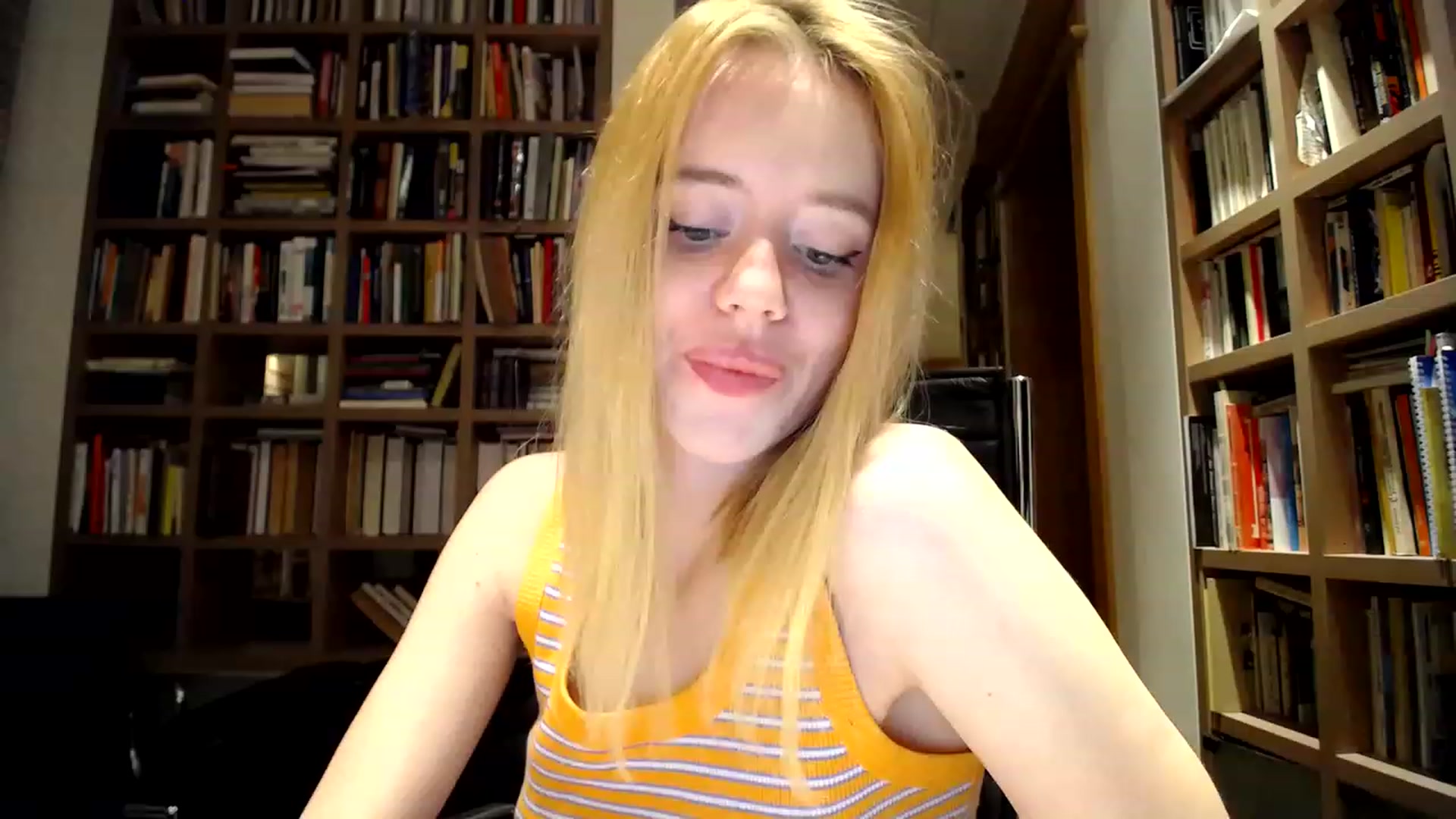 Gallery image thumbnail from Alena29's myfreecams stream on, 12/08/2022, 15:35 image 4 of 20