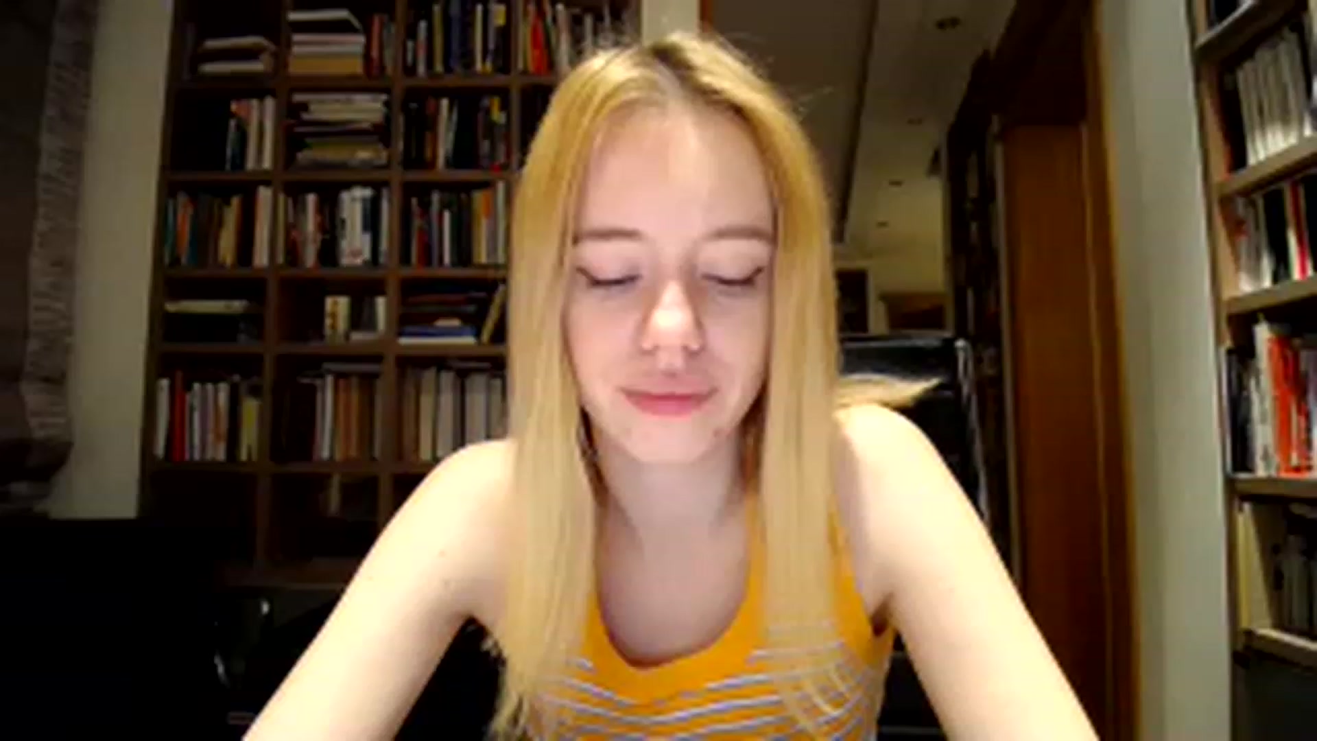 Gallery image thumbnail from Alena29's myfreecams stream on, 12/08/2022, 16:30 image 7 of 20