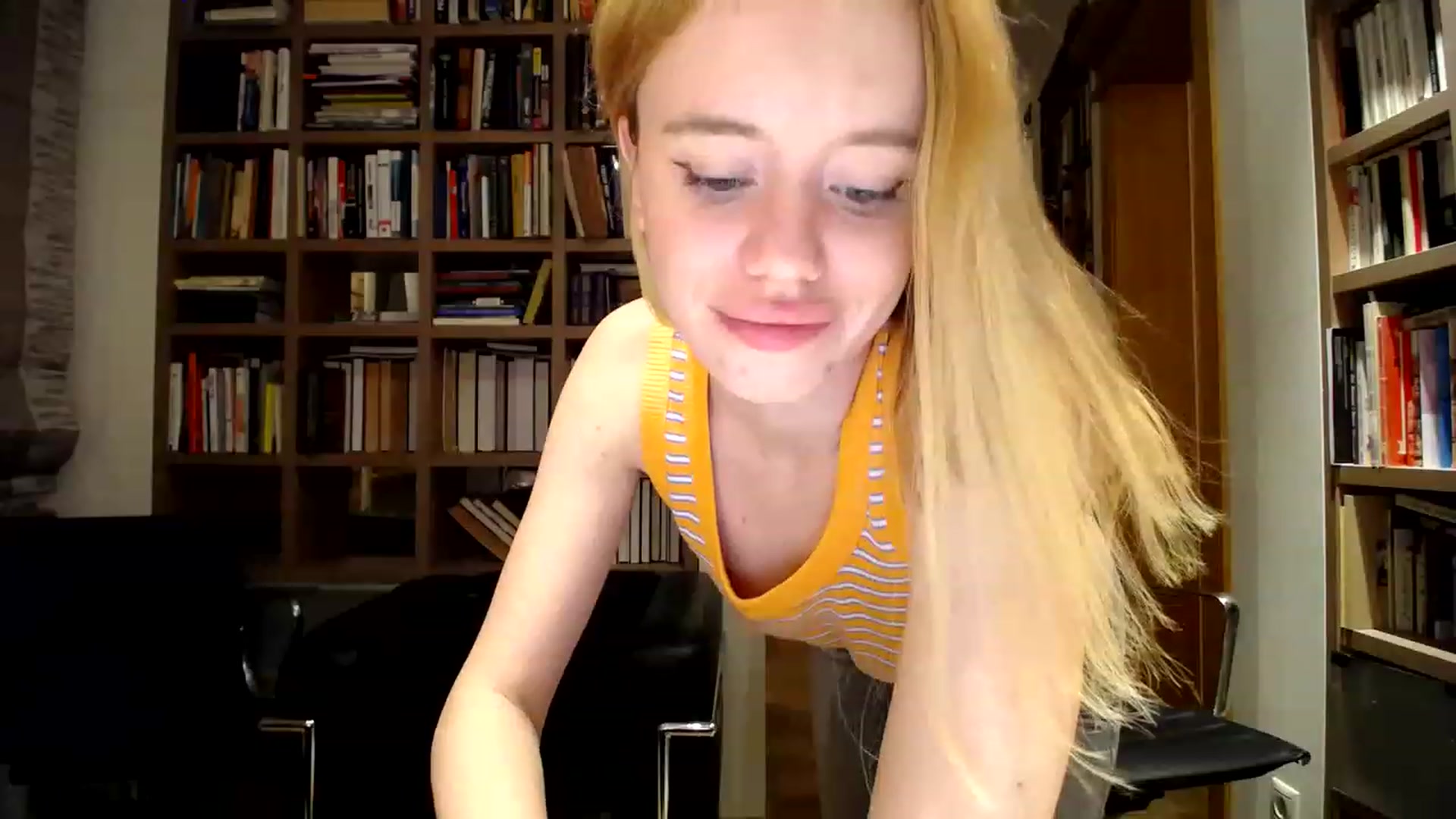 Gallery image thumbnail from Alena29's myfreecams stream on, 12/08/2022, 16:30 image 17 of 20