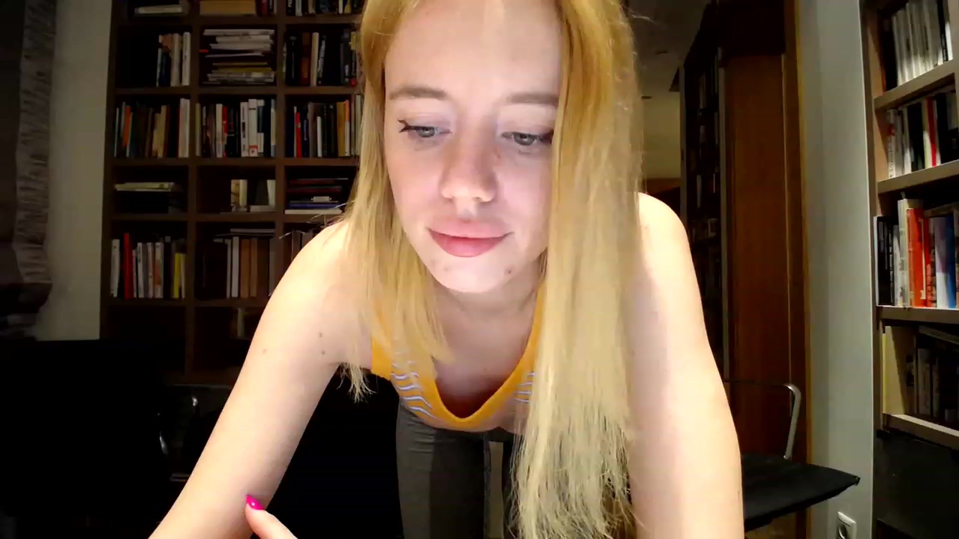 Gallery image thumbnail from Alena29's myfreecams stream on, 12/08/2022, 16:30 image 19 of 20