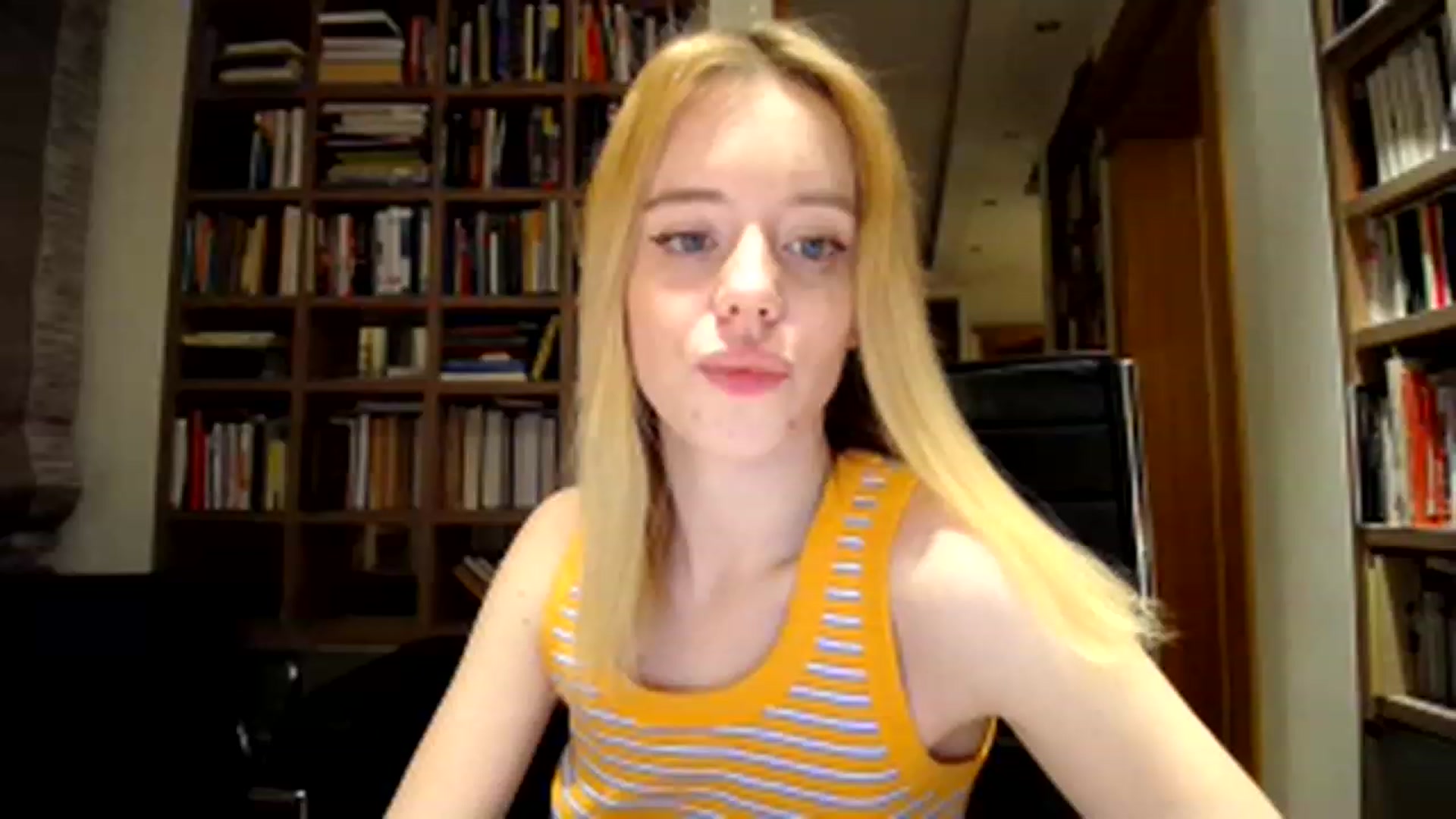 Gallery image thumbnail from Alena29's myfreecams stream on, 12/08/2022, 16:30 image 5 of 20