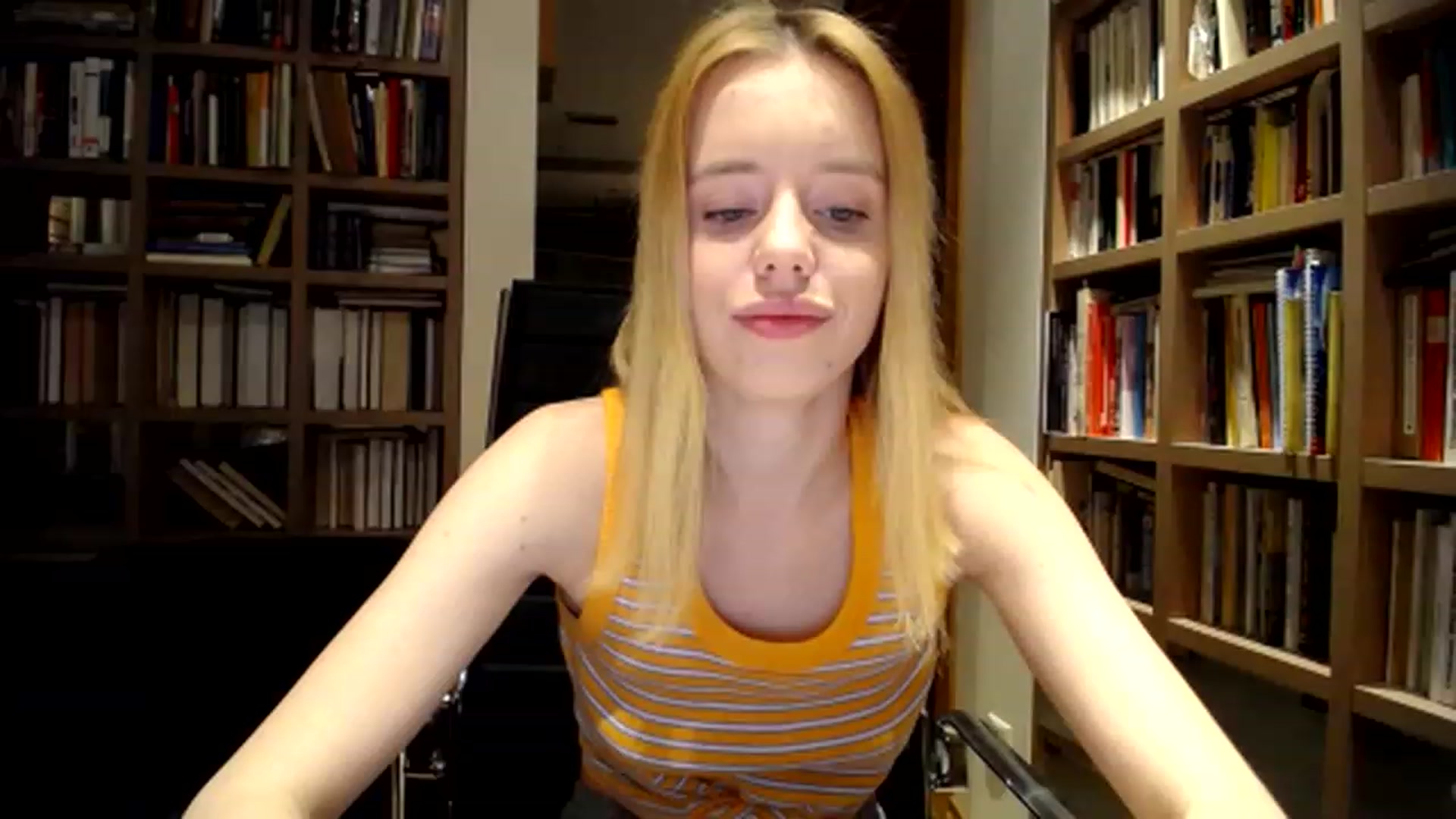 Gallery image thumbnail from Alena29's myfreecams stream on, 12/09/2022, 01:26 image 17 of 20