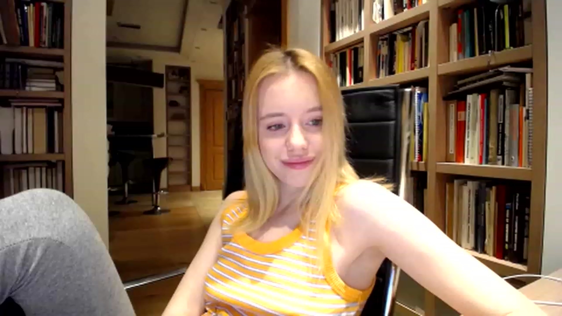 Gallery image thumbnail from Alena29's myfreecams stream on, 12/09/2022, 01:26 image 3 of 20