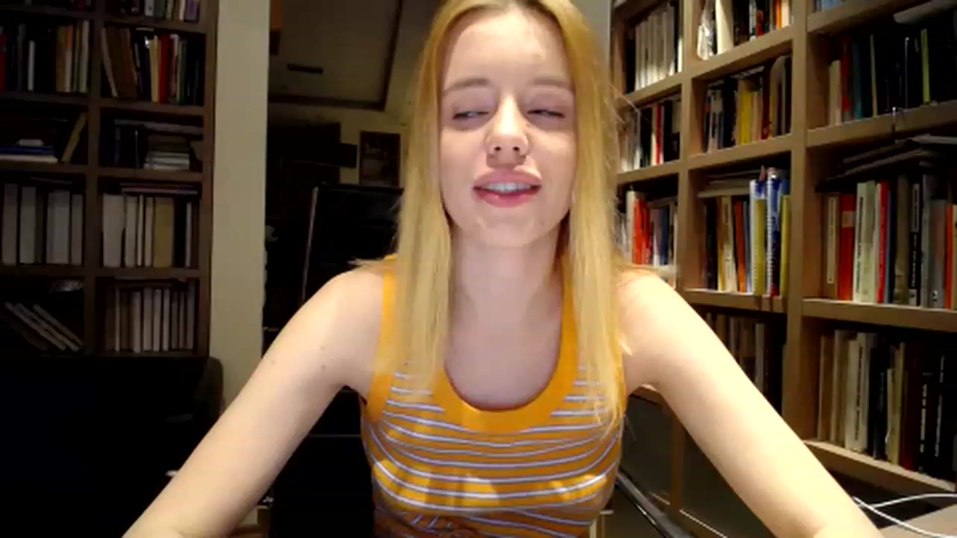 Gallery image thumbnail from Alena29's myfreecams stream on, 12/09/2022, 01:26 image 12 of 20