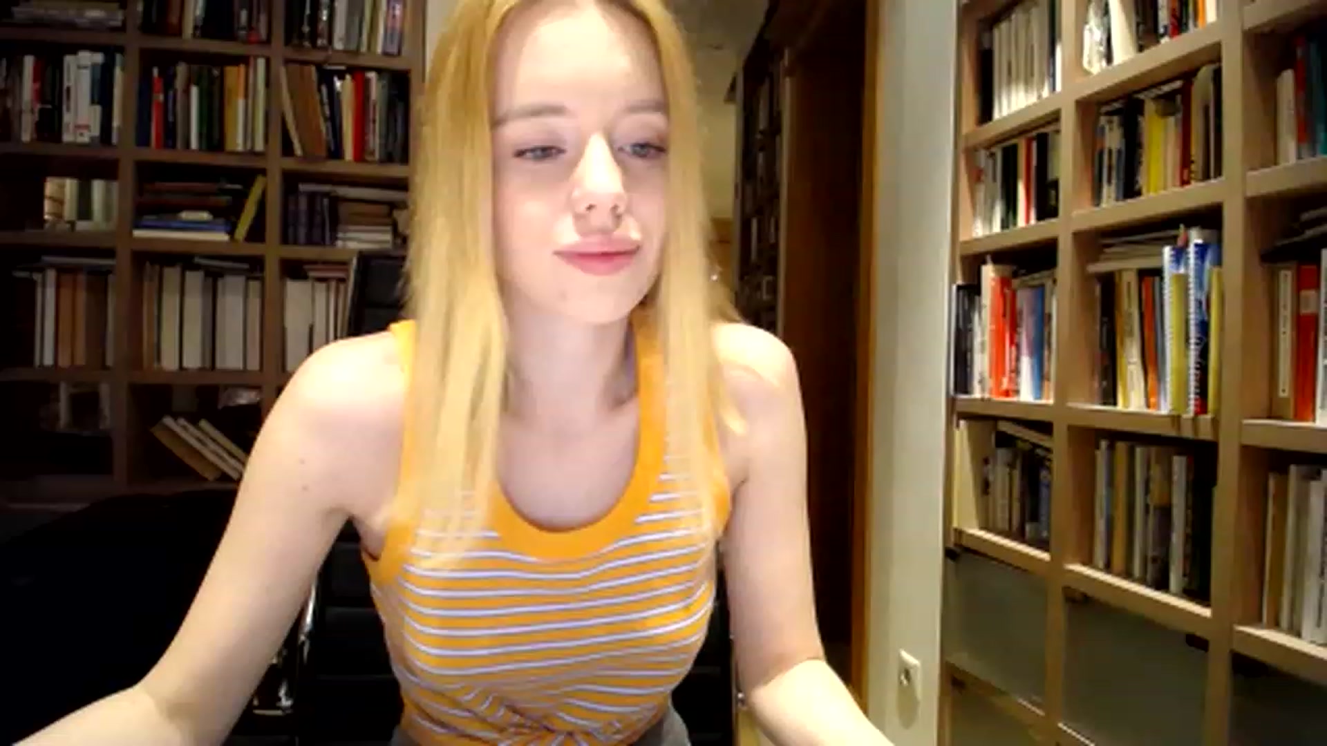 Gallery image thumbnail from Alena29's myfreecams stream on, 12/09/2022, 01:26 image 16 of 20