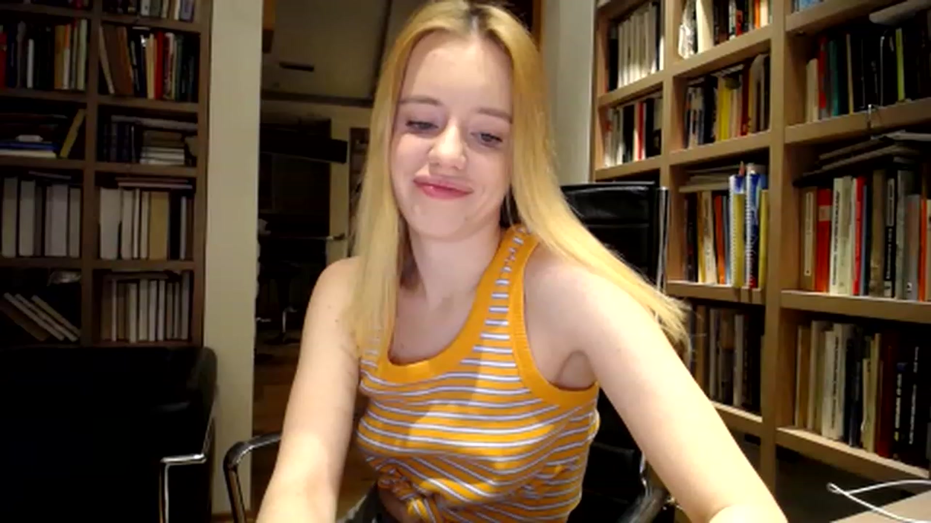 Gallery image thumbnail from Alena29's myfreecams stream on, 12/09/2022, 01:26 image 10 of 20