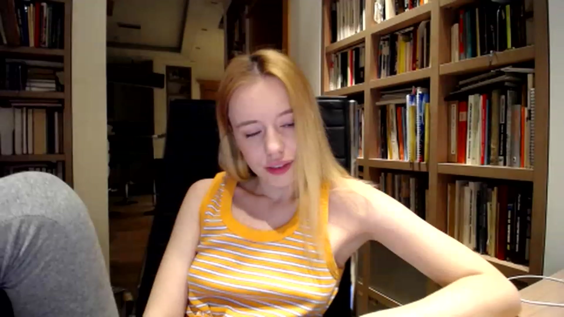 Gallery image thumbnail from Alena29's myfreecams stream on, 12/09/2022, 01:26 image 2 of 20
