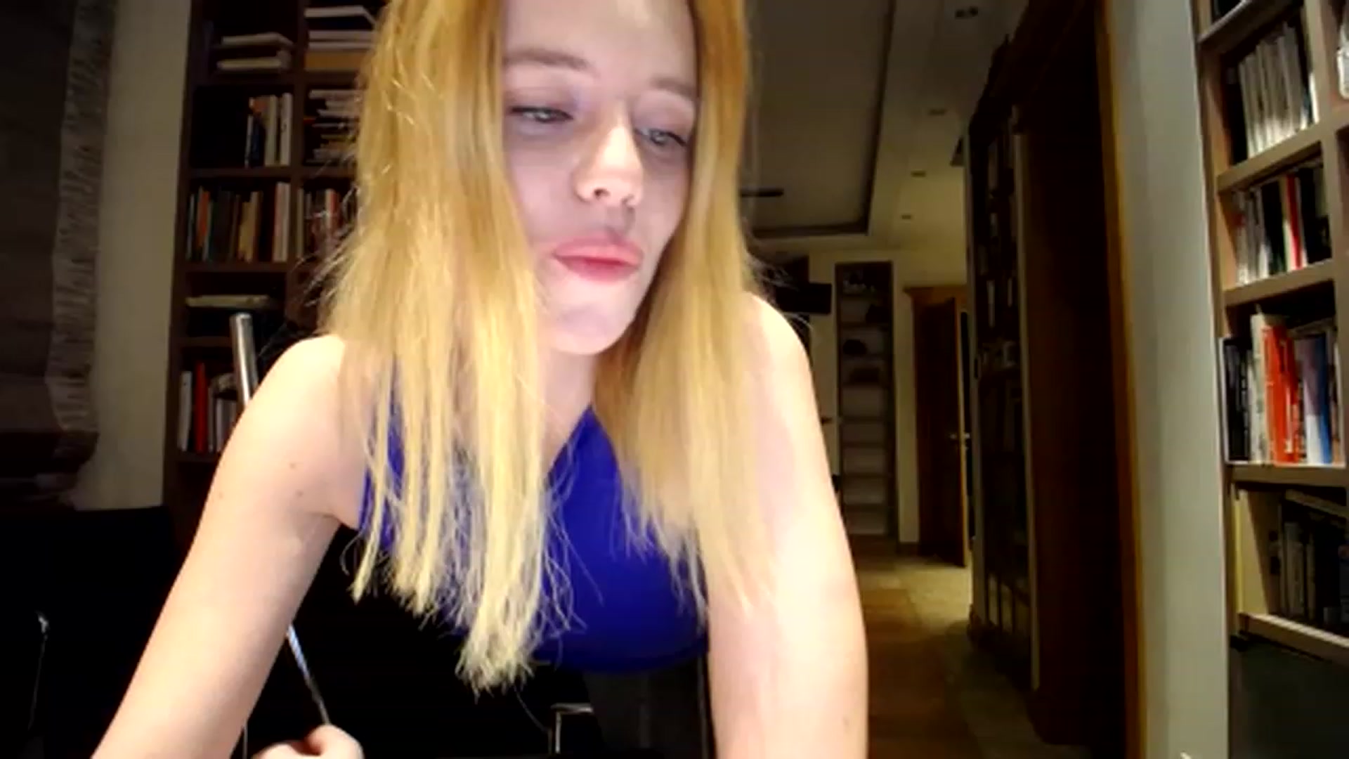 Gallery image thumbnail from Alena29's myfreecams stream on, 12/12/2022, 02:04 image 9 of 20