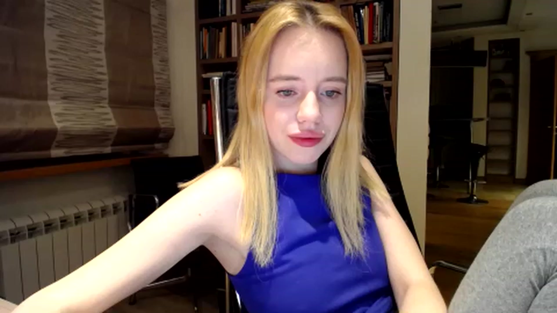 Gallery image thumbnail from Alena29's myfreecams stream on, 12/12/2022, 02:04 image 1 of 20