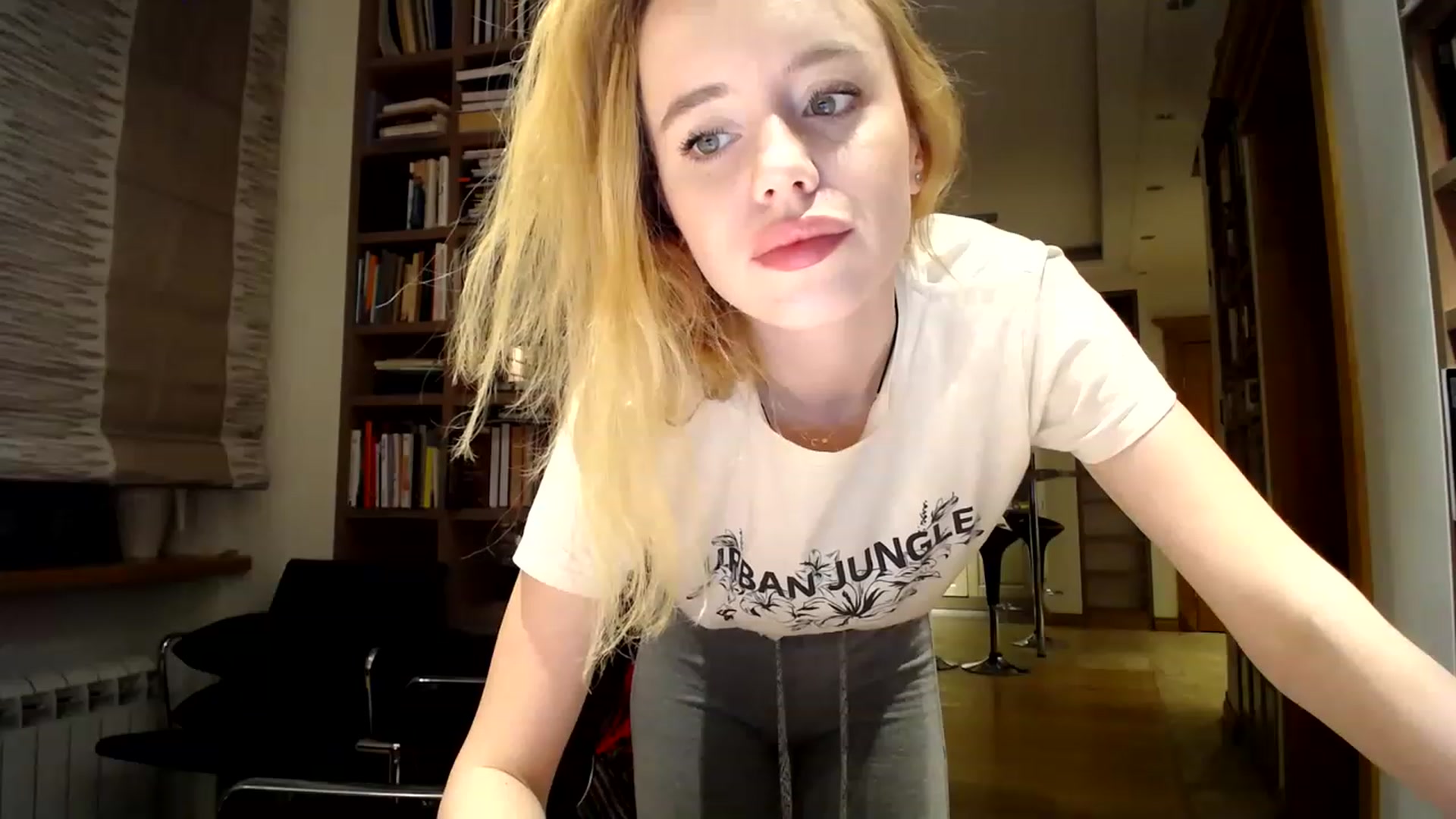 Gallery image thumbnail from Alena29's myfreecams stream on, 02/02/2023, 16:30 image 13 of 20