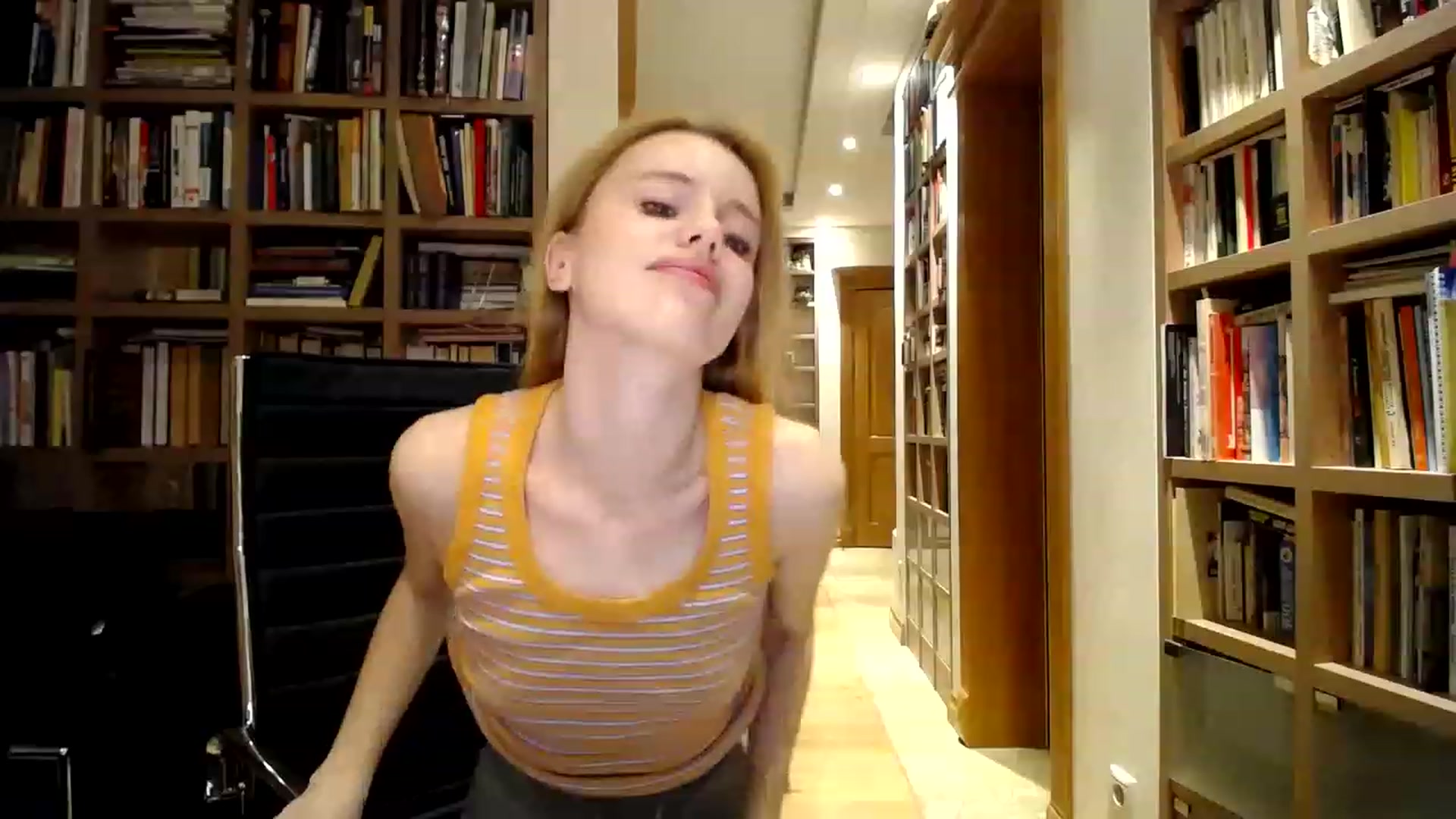 Gallery image thumbnail from Alena29's myfreecams stream on, 02/04/2023, 16:27 image 13 of 20