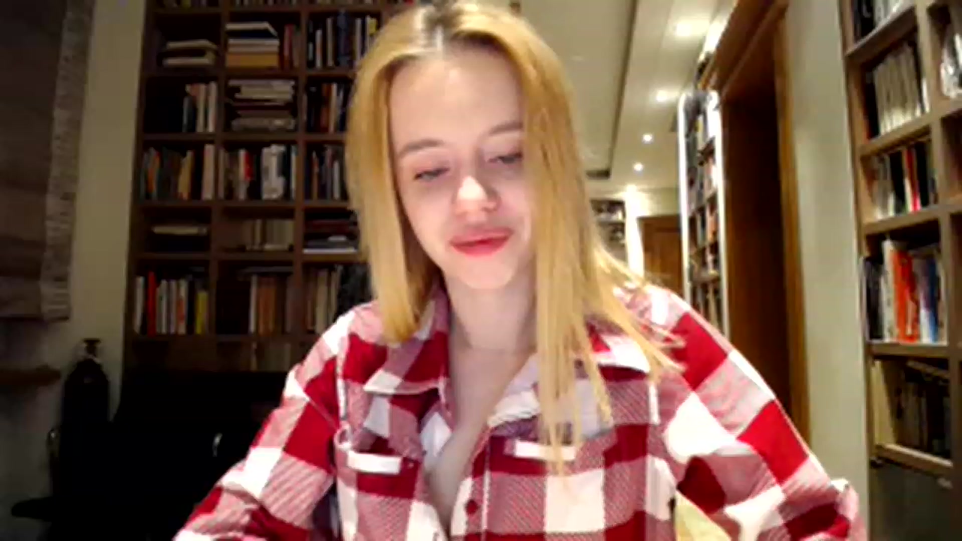 Gallery image thumbnail from Alena29's myfreecams stream on, 02/07/2023, 23:17 image 5 of 20
