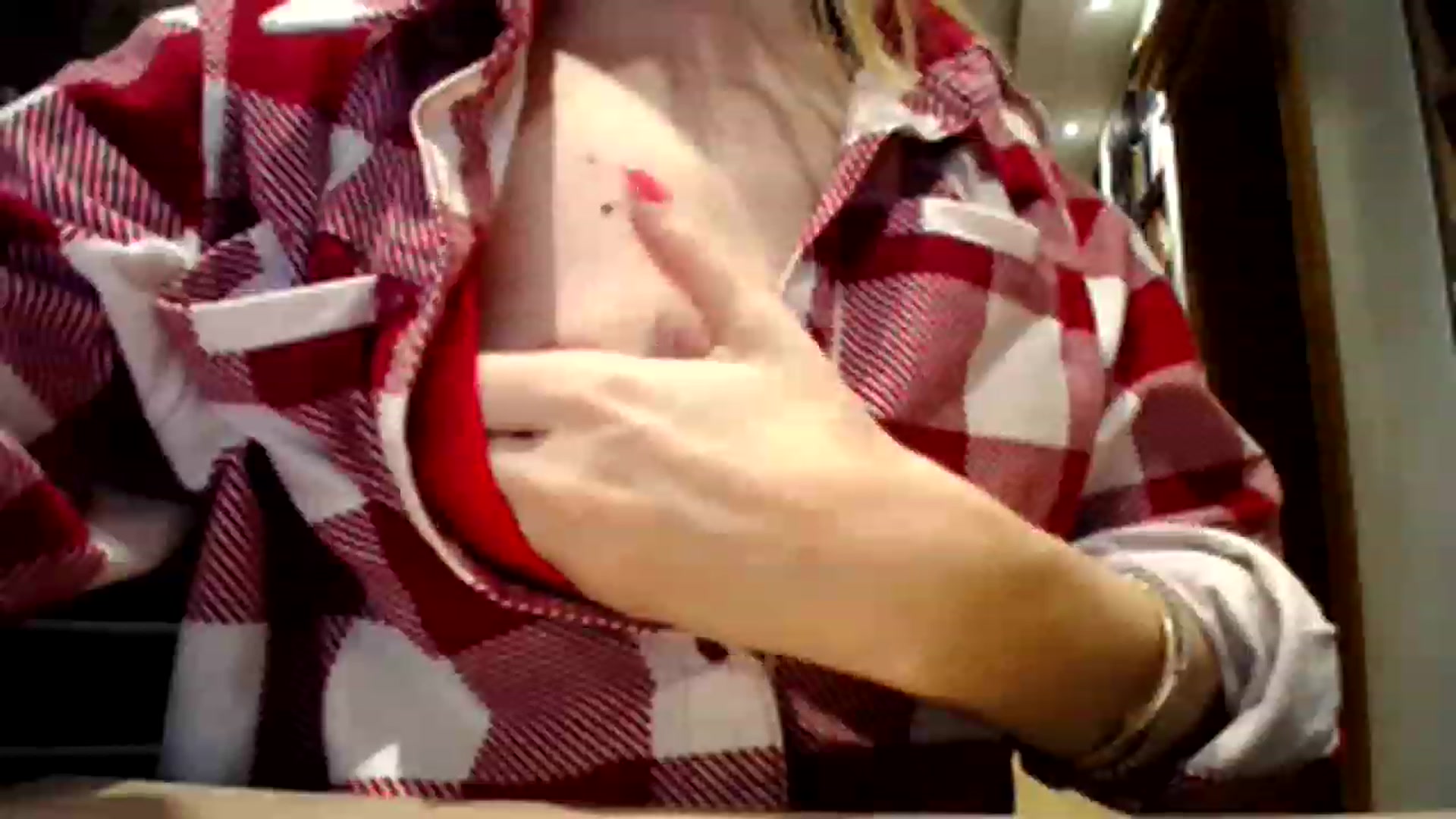 Gallery image thumbnail from Alena29's myfreecams stream on, 02/07/2023, 23:17 image 4 of 20