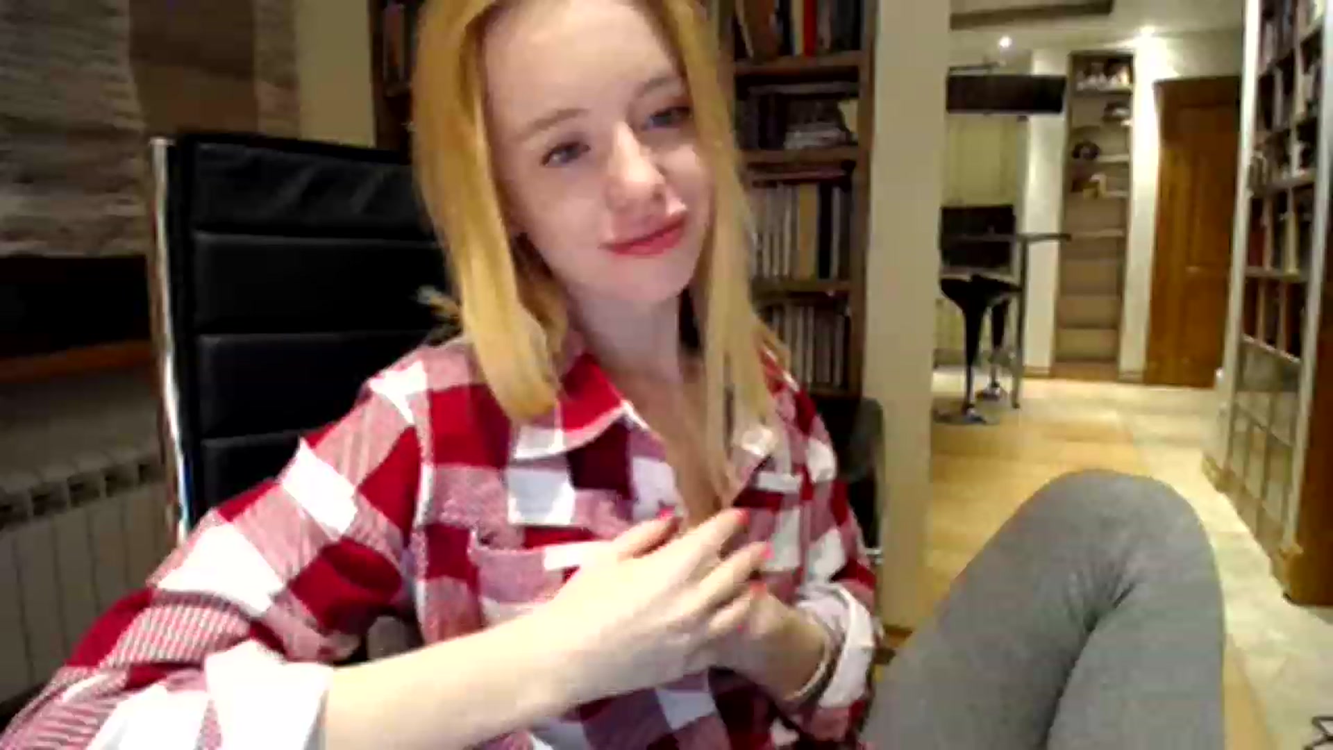 Gallery image thumbnail from Alena29's myfreecams stream on, 02/07/2023, 23:17 image 7 of 20