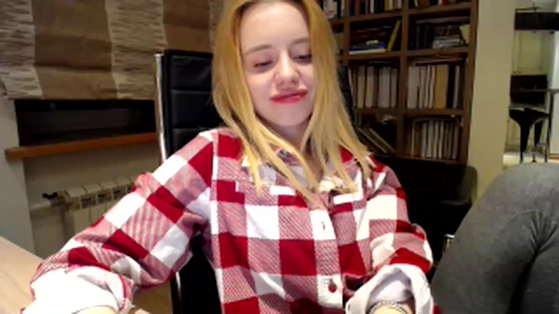 Gallery image thumbnail from Alena29's myfreecams stream on, 02/07/2023, 23:17 image 17 of 20