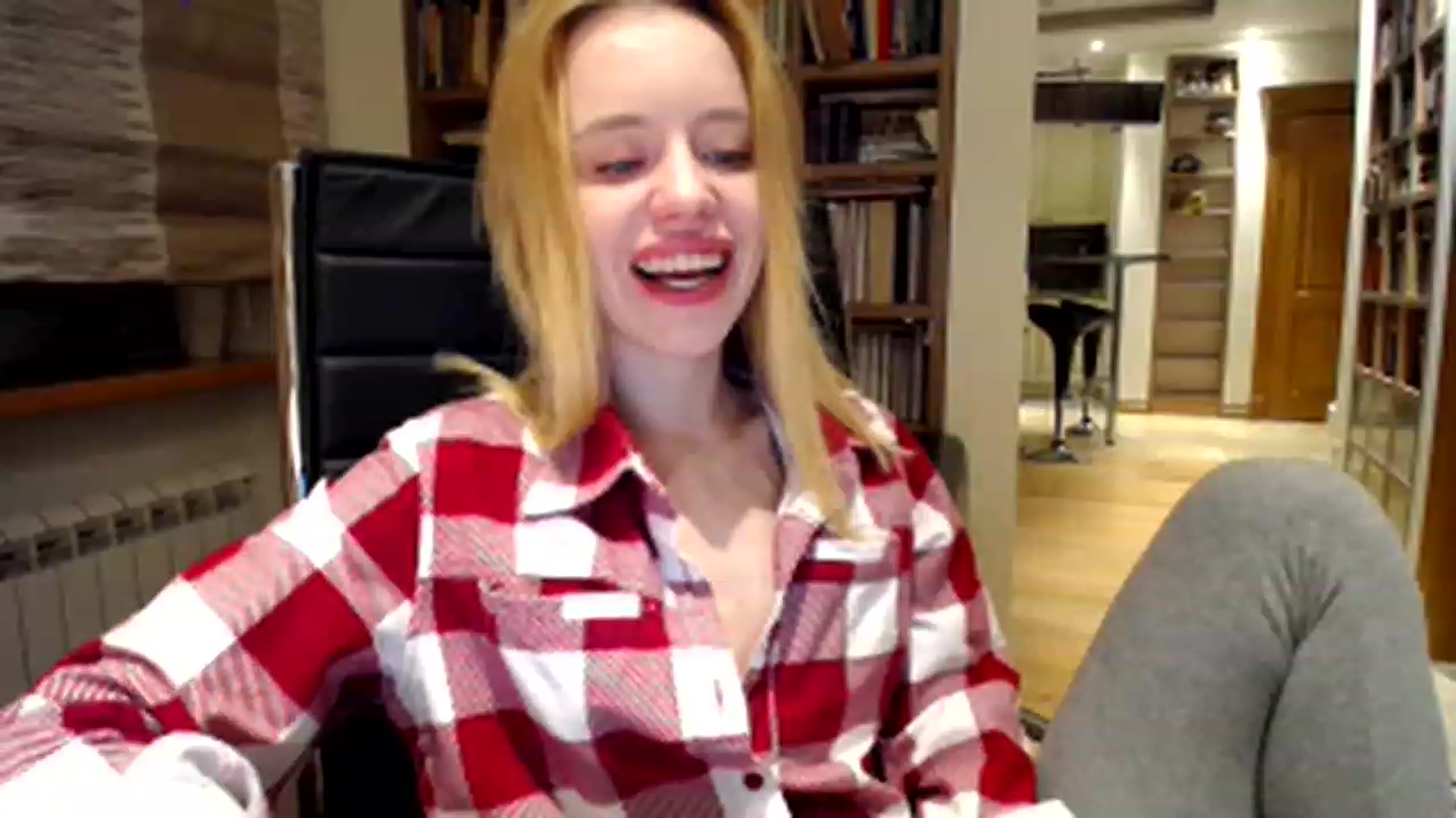 Gallery image thumbnail from Alena29's myfreecams stream on, 02/07/2023, 23:17 image 6 of 20