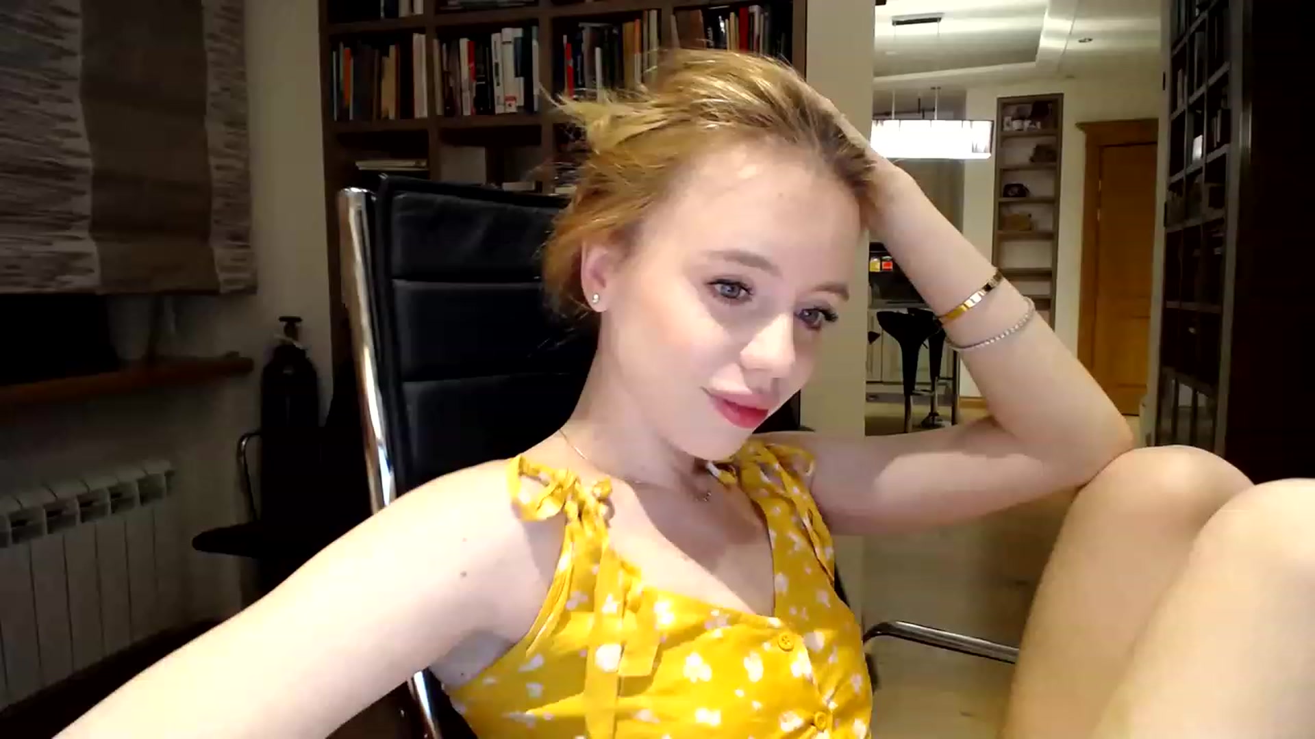 Gallery image thumbnail from Alena29's myfreecams stream on, 02/12/2023, 21:01 image 14 of 20