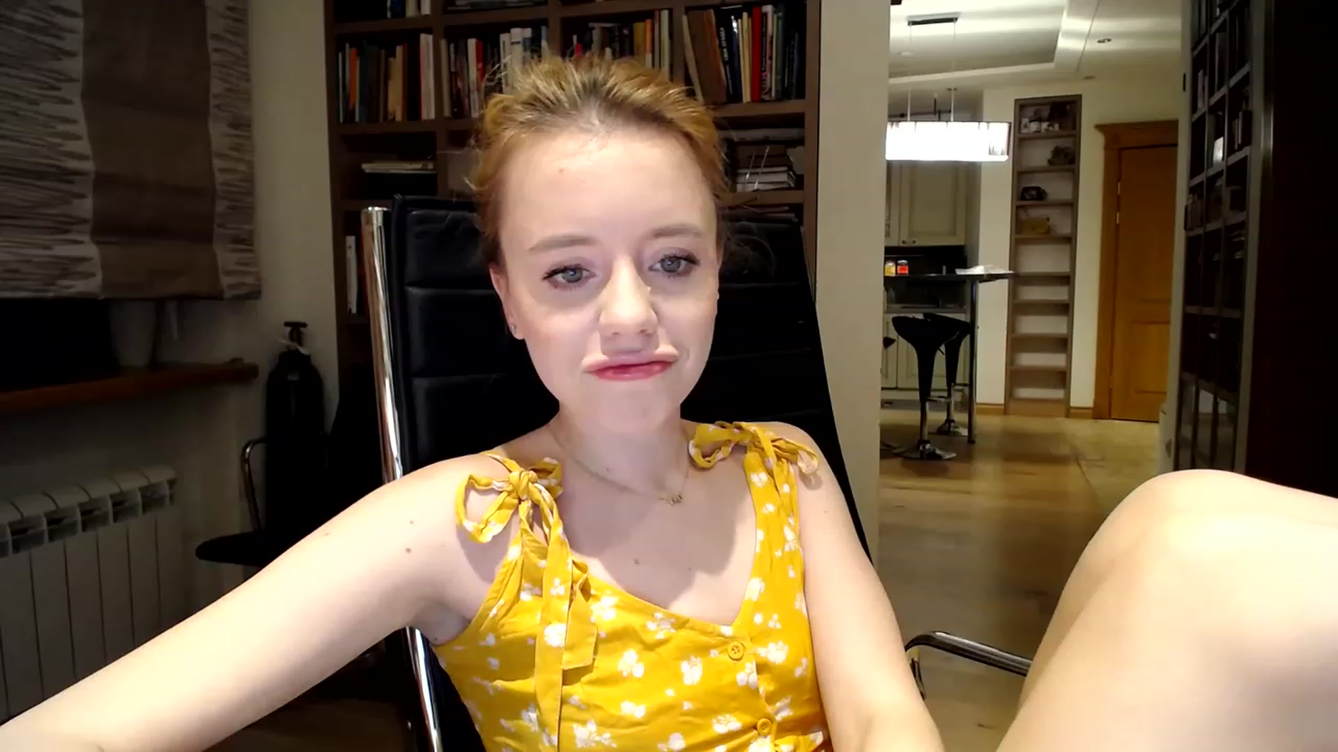 Gallery image thumbnail from Alena29's myfreecams stream on, 02/12/2023, 21:01 image 10 of 20
