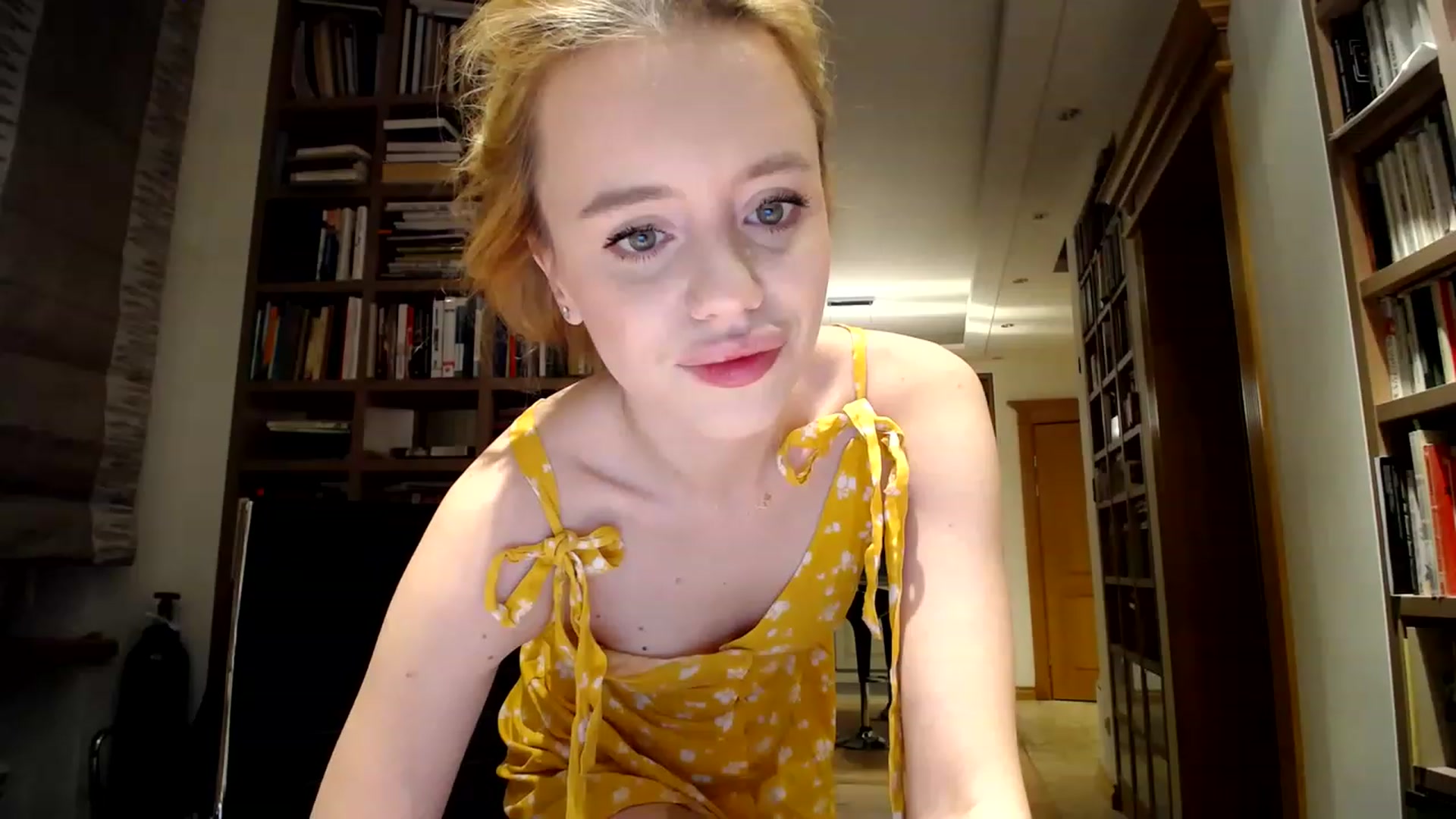 Gallery image thumbnail from Alena29's myfreecams stream on, 02/12/2023, 21:01 image 19 of 20