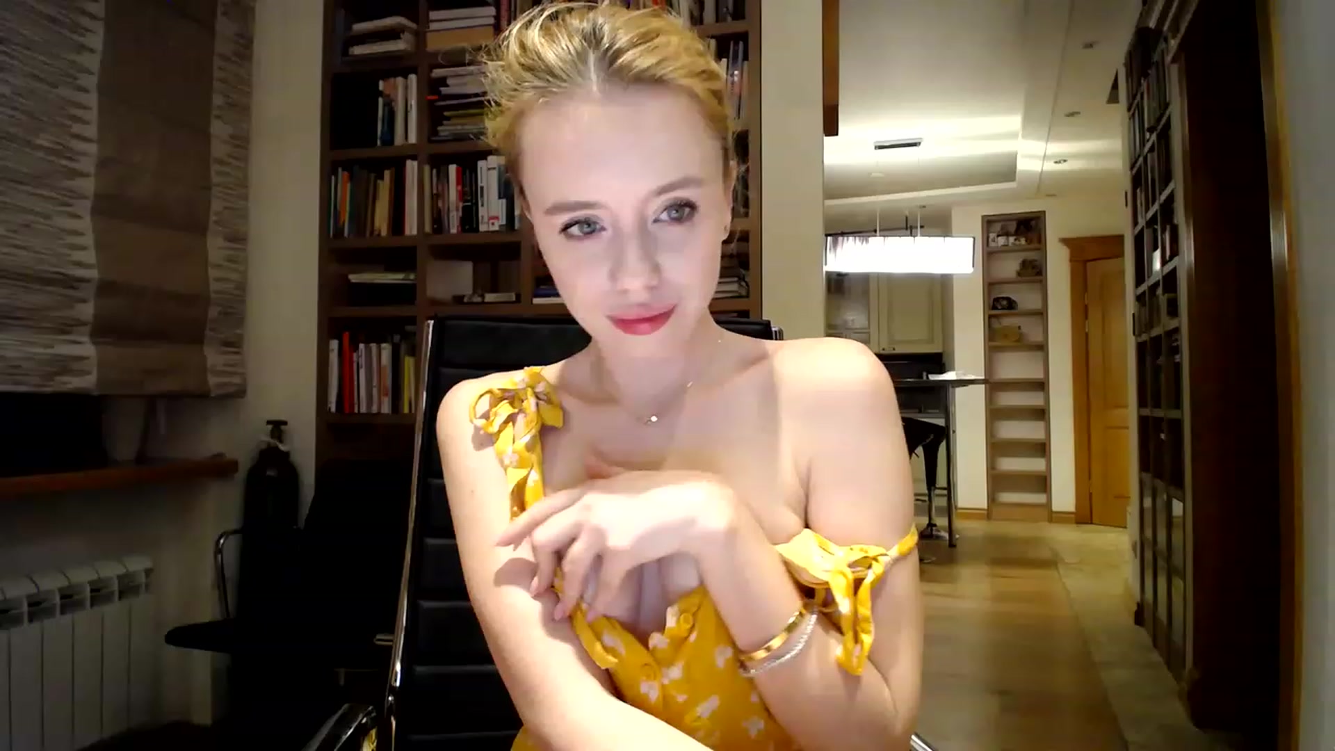 Gallery image thumbnail from Alena29's myfreecams stream on, 02/12/2023, 22:19 image 13 of 20
