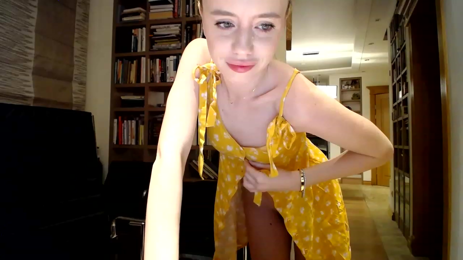 Gallery image thumbnail from Alena29's myfreecams stream on, 02/12/2023, 22:19 image 10 of 20