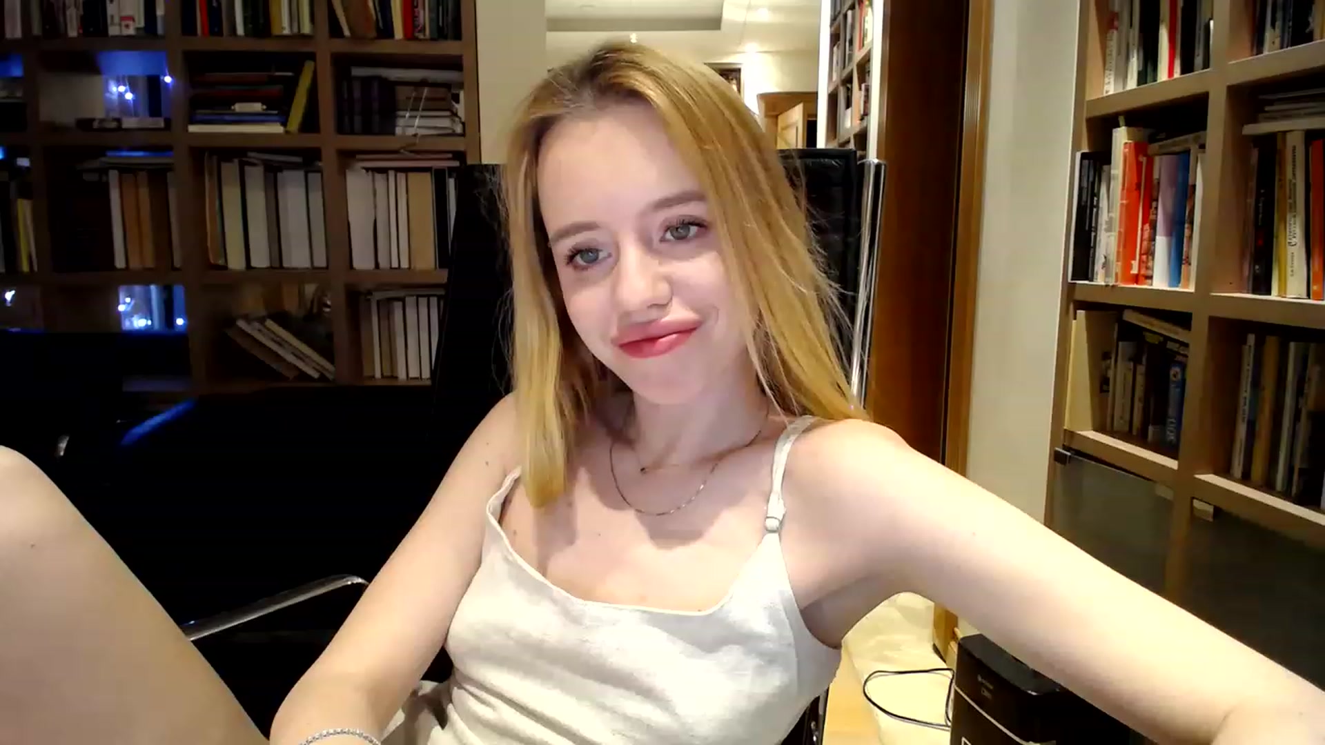 Gallery image thumbnail from Alena29's myfreecams stream on, 02/14/2023, 24:05 image 7 of 20