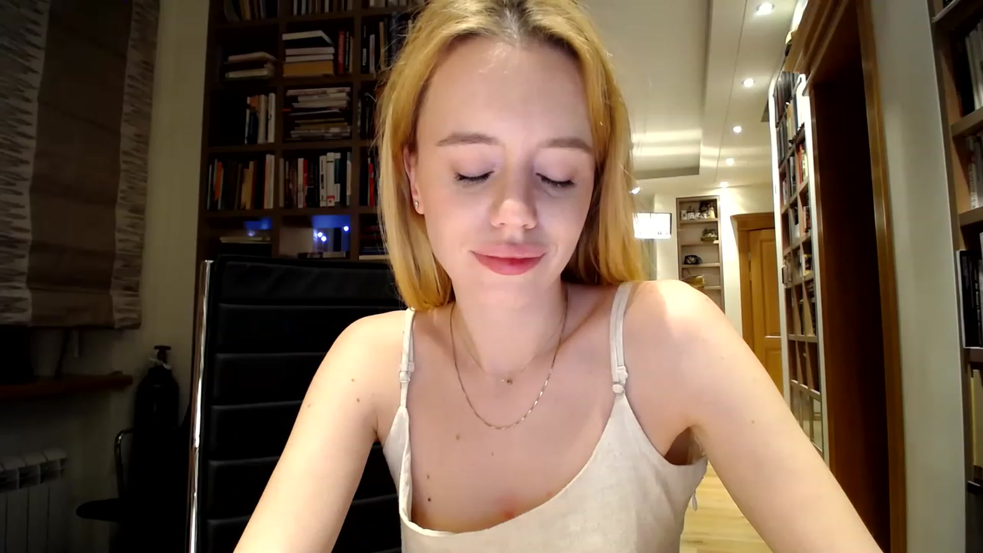 Gallery image thumbnail from Alena29's myfreecams stream on, 02/14/2023, 24:05 image 16 of 20