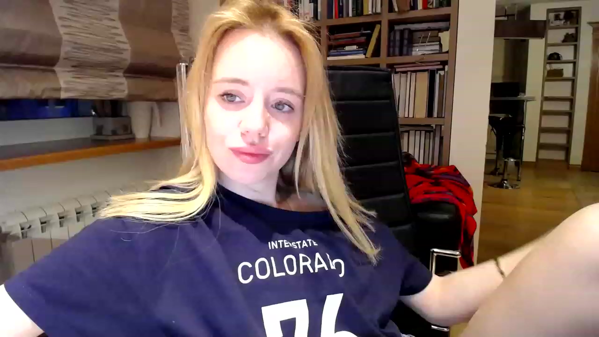 Gallery image thumbnail from Alena29's myfreecams stream on, 02/22/2023, 15:37 image 14 of 20