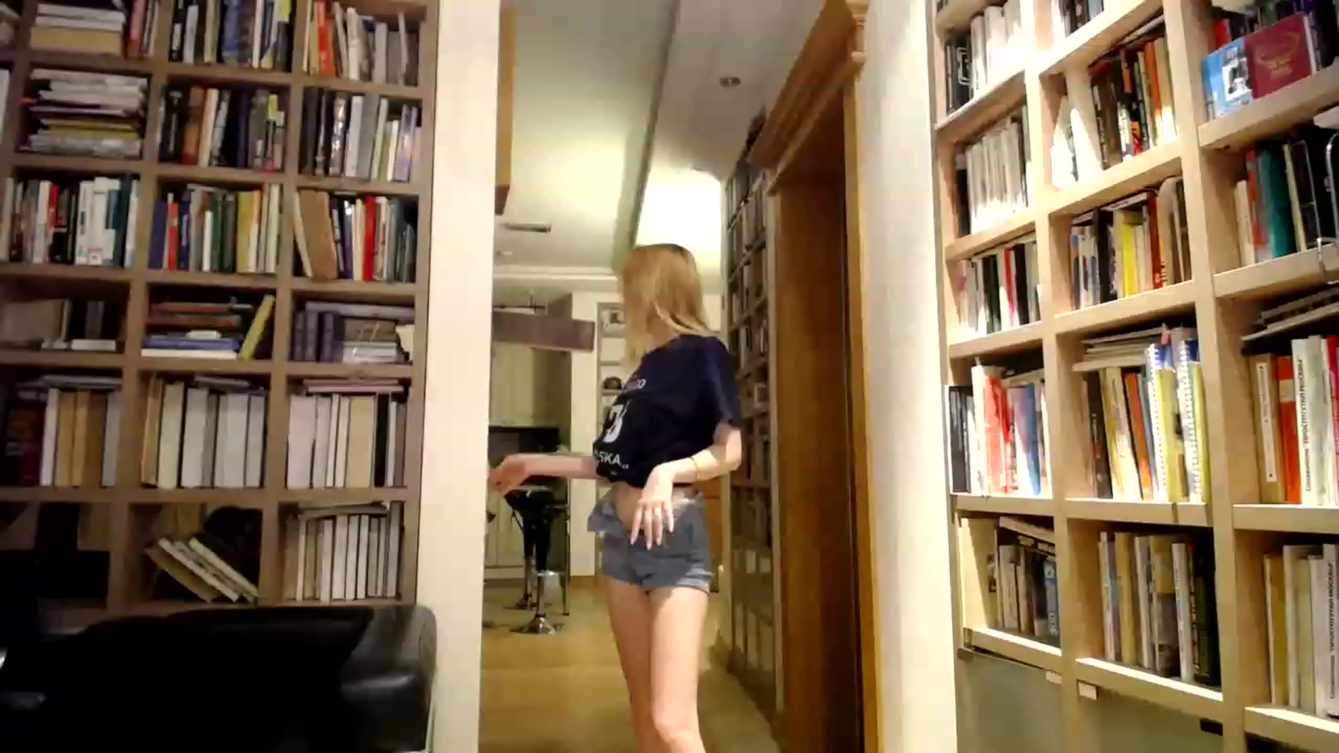 Gallery image thumbnail from Alena29's myfreecams stream on, 02/22/2023, 17:58 image 16 of 20