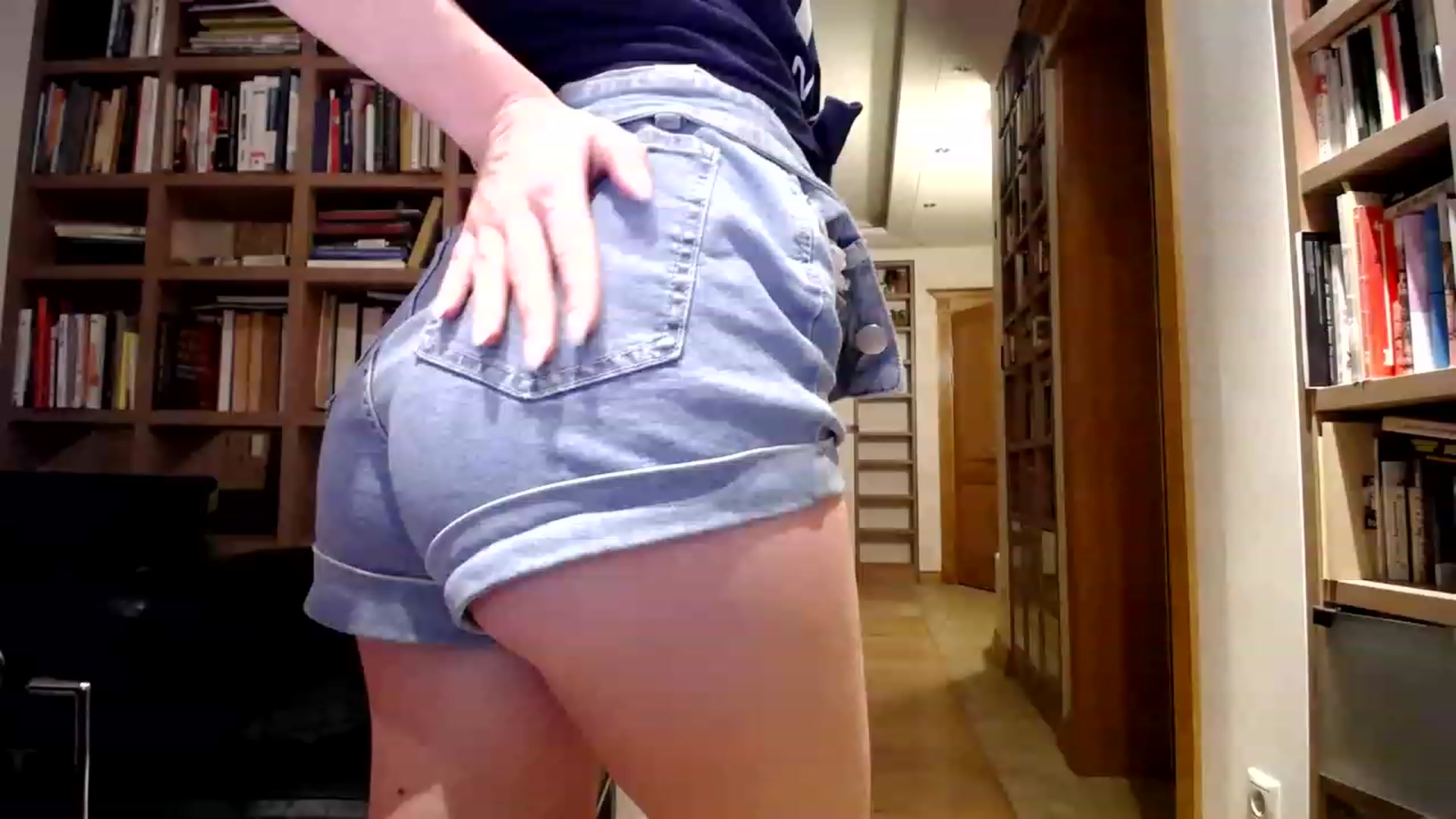 Gallery image thumbnail from Alena29's myfreecams stream on, 02/22/2023, 17:58 image 14 of 20