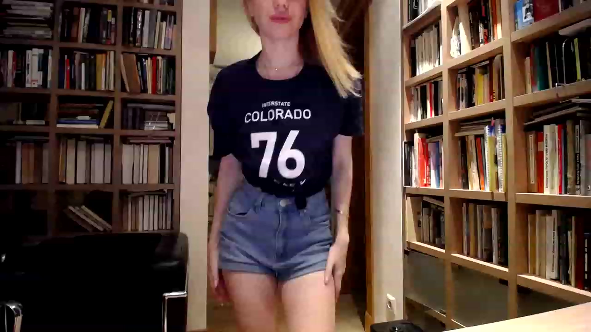 Gallery image thumbnail from Alena29's myfreecams stream on, 02/22/2023, 17:58 image 7 of 20