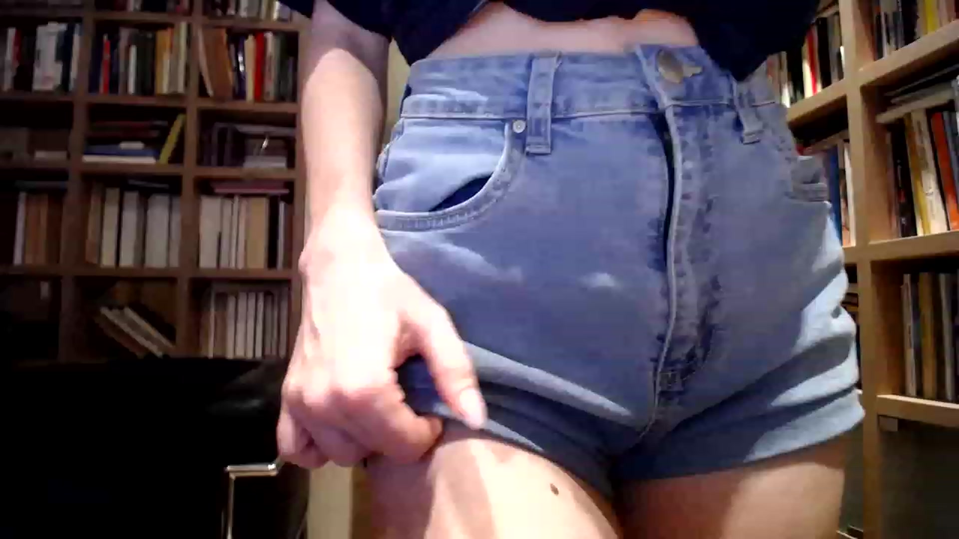 Gallery image thumbnail from Alena29's myfreecams stream on, 02/22/2023, 17:58 image 9 of 20