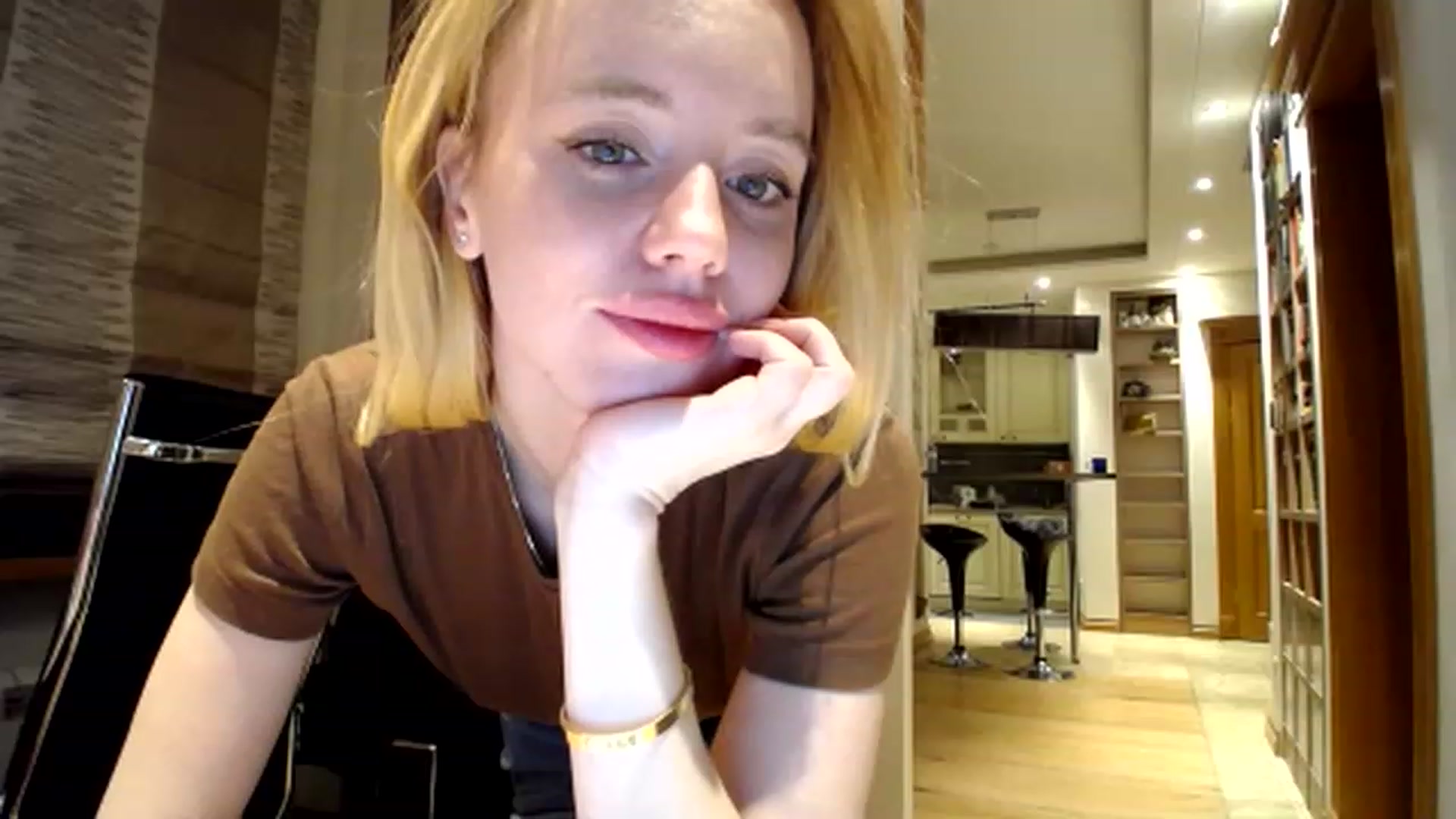 Gallery image thumbnail from Alena29's myfreecams stream on, 02/24/2023, 24:24 image 16 of 20