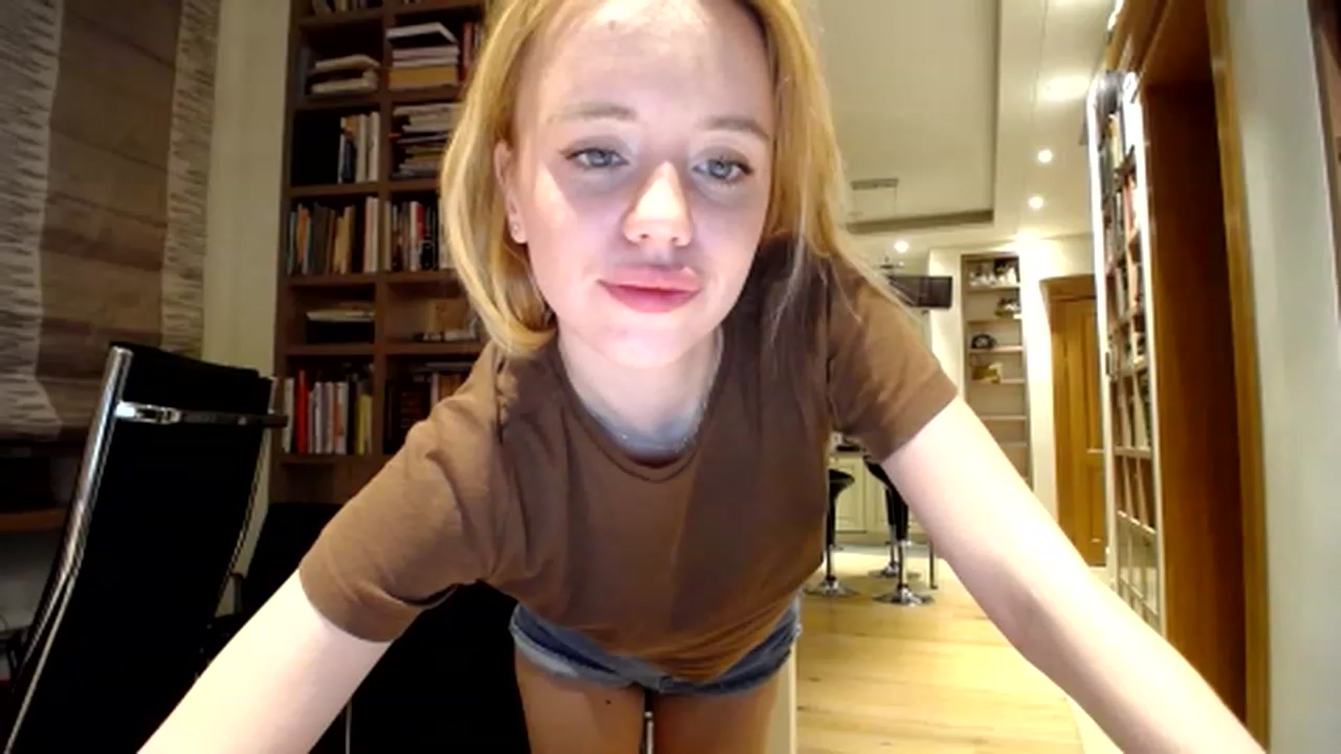 Gallery image thumbnail from Alena29's myfreecams stream on, 02/24/2023, 24:24 image 5 of 20