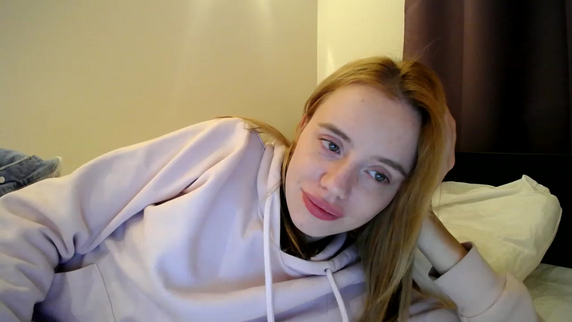 Gallery image thumbnail from Alena29's myfreecams stream on, 03/12/2023, 22:42 image 16 of 20