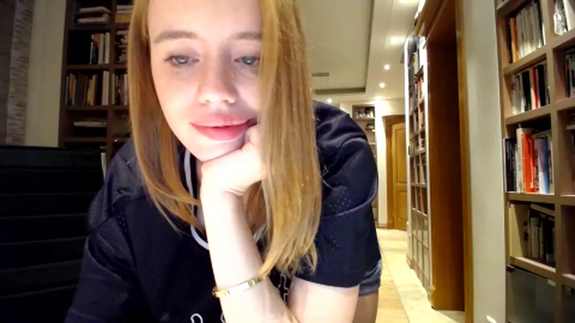 Gallery image thumbnail from Alena29's myfreecams stream on, 03/16/2023, 20:40 image 7 of 20