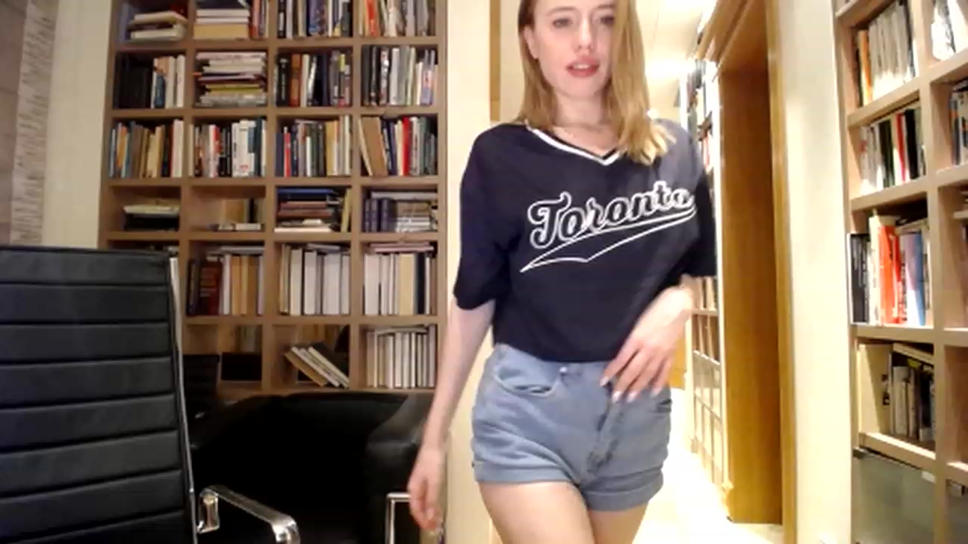 Gallery image thumbnail from Alena29's myfreecams stream on, 03/16/2023, 20:40 image 4 of 20