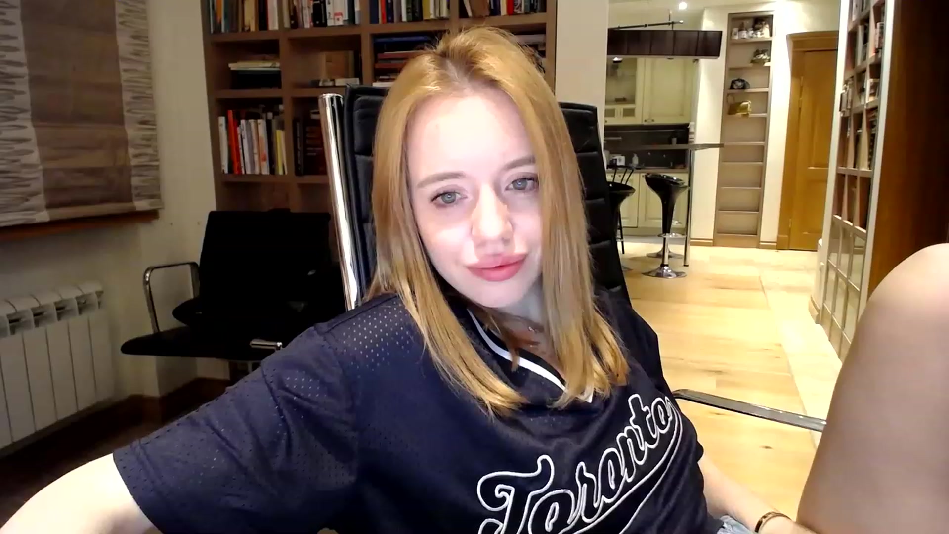 Gallery image thumbnail from Alena29's myfreecams stream on, 03/17/2023, 24:04 image 6 of 20