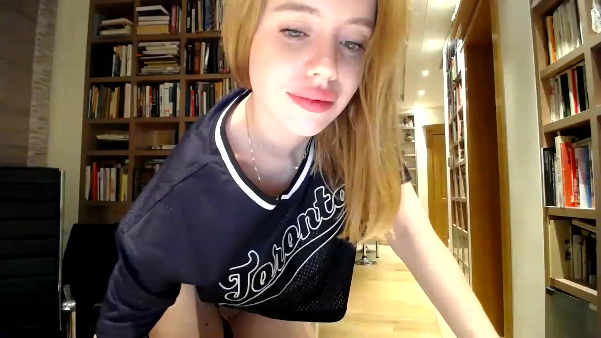 Gallery image thumbnail from Alena29's myfreecams stream on, 03/17/2023, 24:04 image 18 of 20