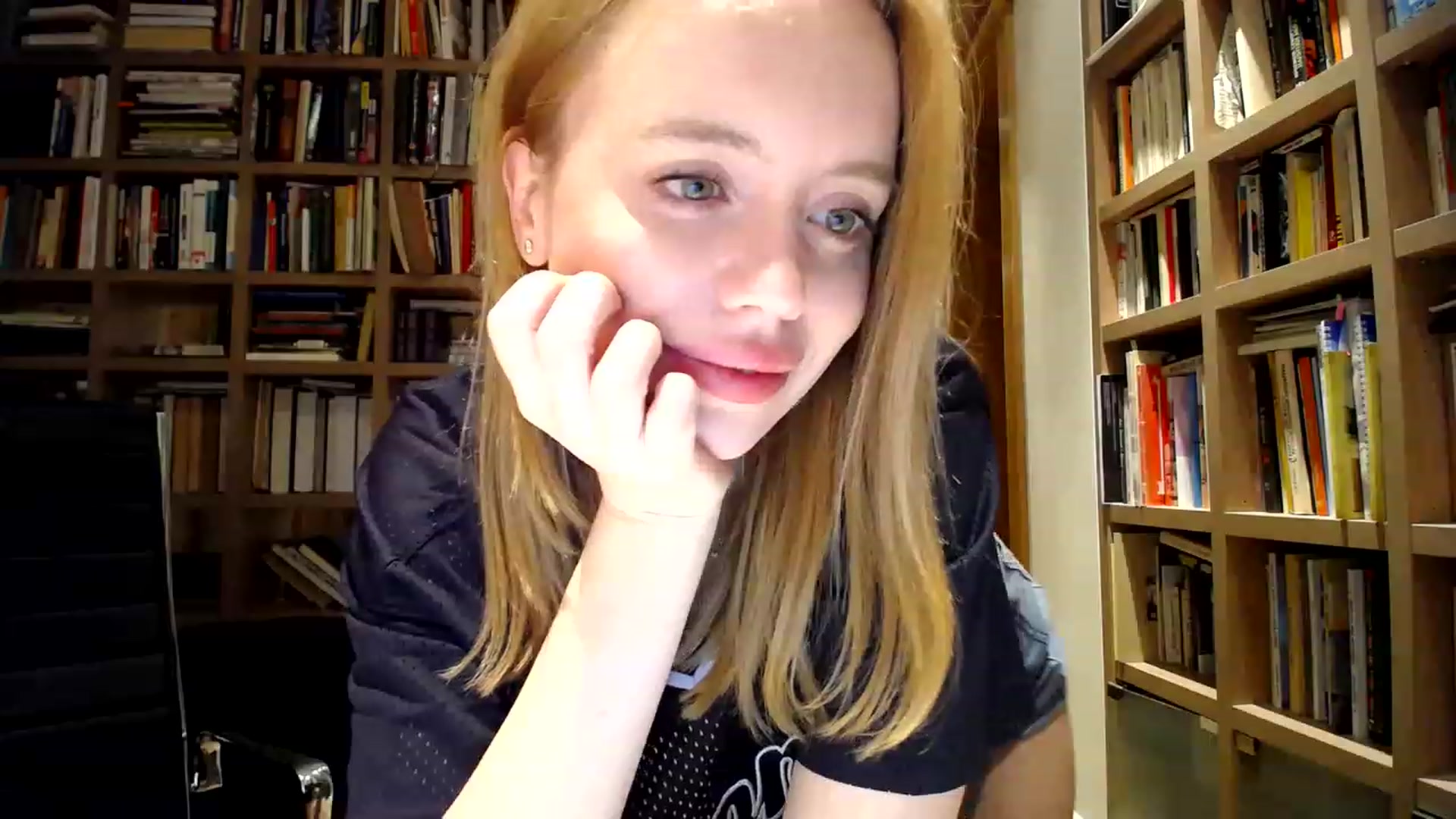 Gallery image thumbnail from Alena29's myfreecams stream on, 03/17/2023, 24:04 image 10 of 20