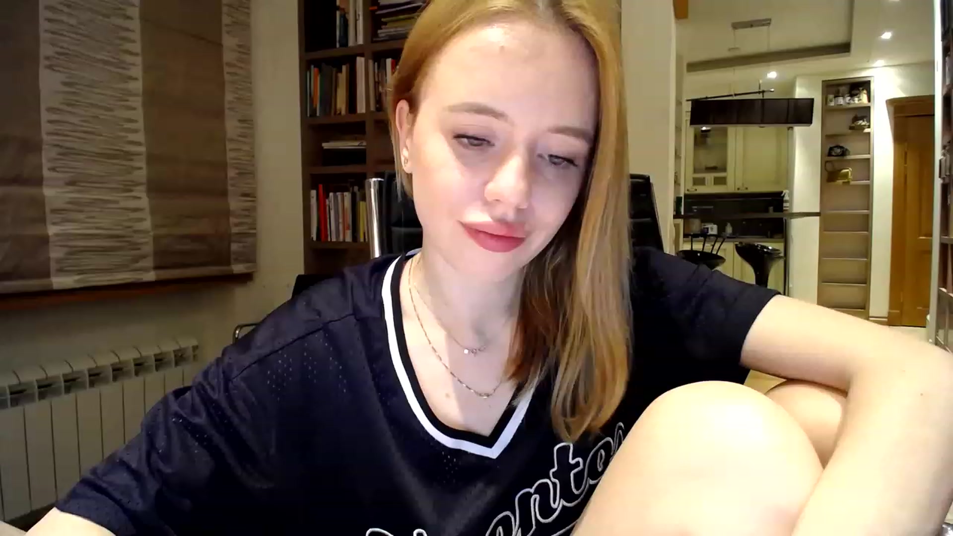 Gallery image thumbnail from Alena29's myfreecams stream on, 03/17/2023, 24:04 image 7 of 20