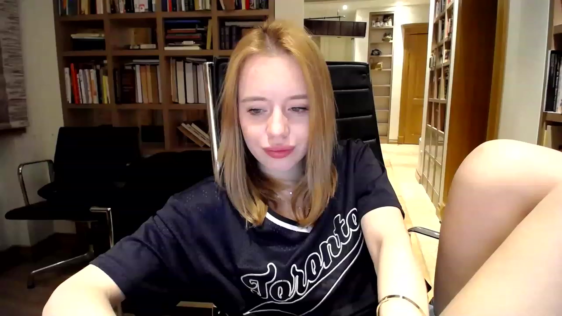 Gallery image thumbnail from Alena29's myfreecams stream on, 03/17/2023, 24:04 image 5 of 20