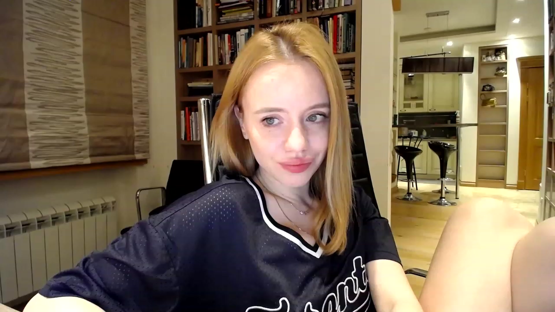Gallery image thumbnail from Alena29's myfreecams stream on, 03/17/2023, 24:04 image 8 of 20