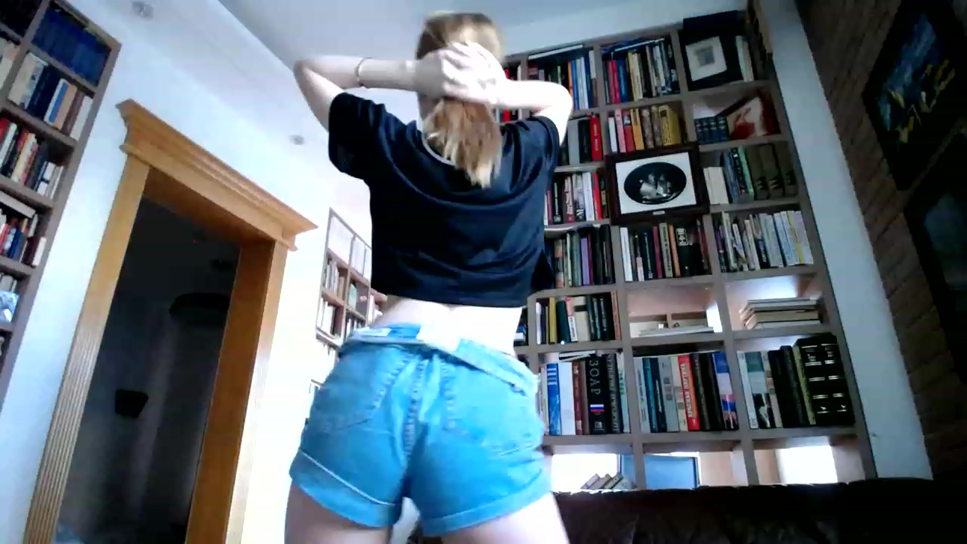 Gallery image thumbnail from Alena29's myfreecams stream on, 03/17/2023, 16:04 image 5 of 20