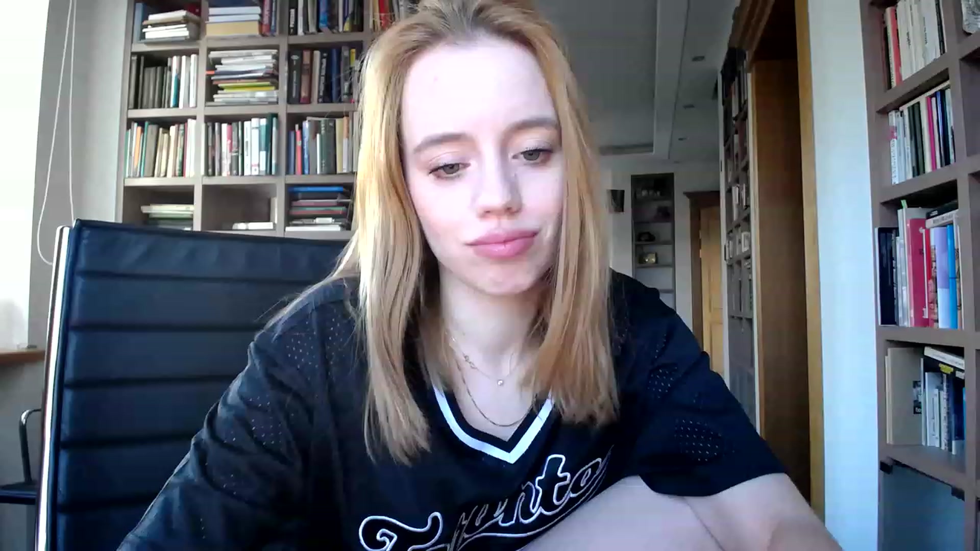 Gallery image thumbnail from Alena29's myfreecams stream on, 03/17/2023, 16:04 image 1 of 20