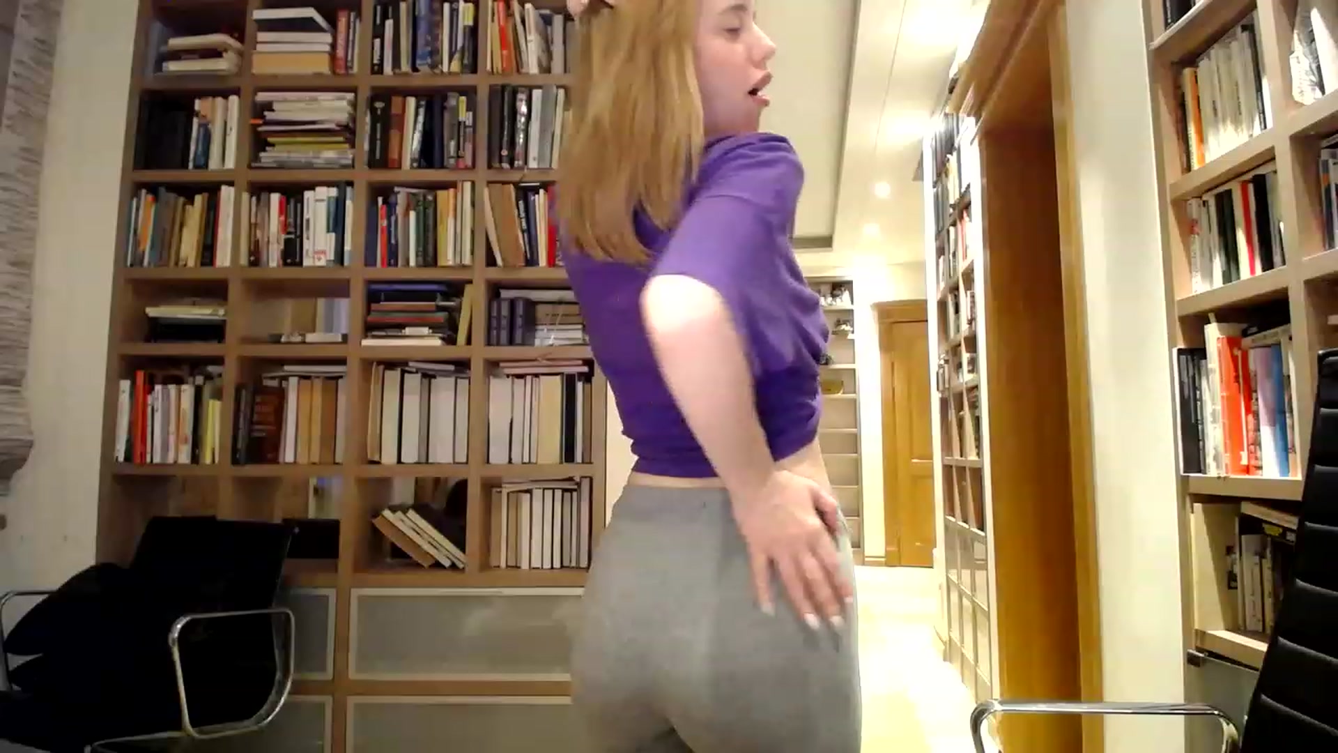 Gallery image thumbnail from Alena29's myfreecams stream on, 03/20/2023, 16:37 image 2 of 20