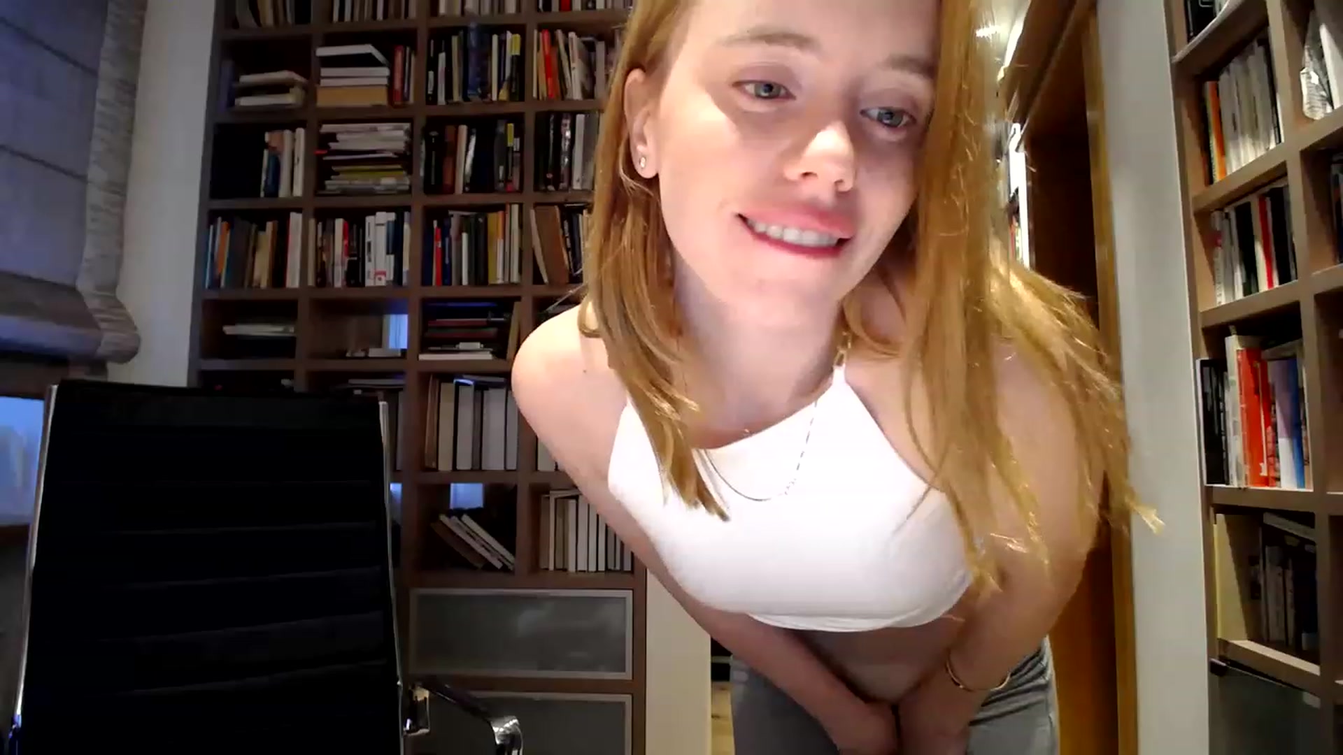 Gallery image thumbnail from Alena29's myfreecams stream on, 03/21/2023, 15:18 image 16 of 20