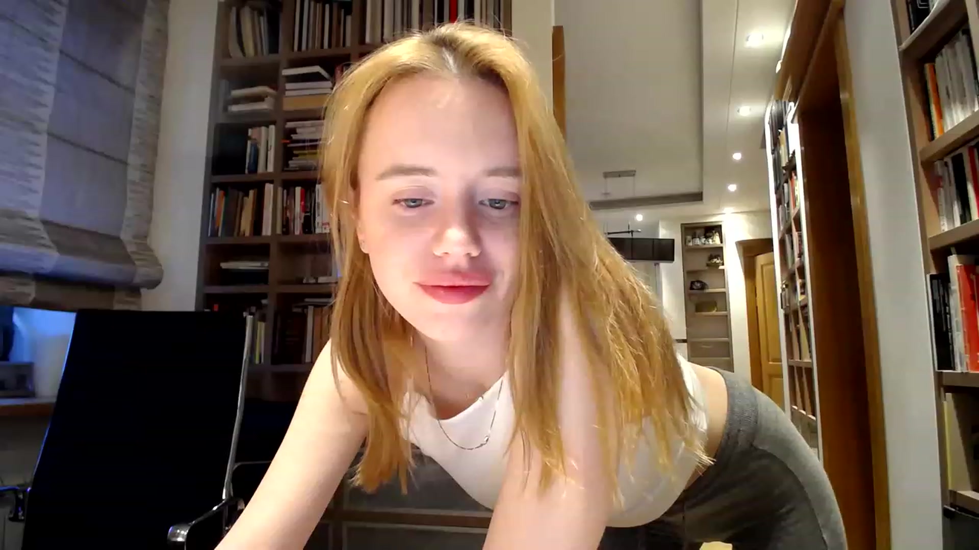 Gallery image thumbnail from Alena29's myfreecams stream on, 03/21/2023, 15:18 image 18 of 20