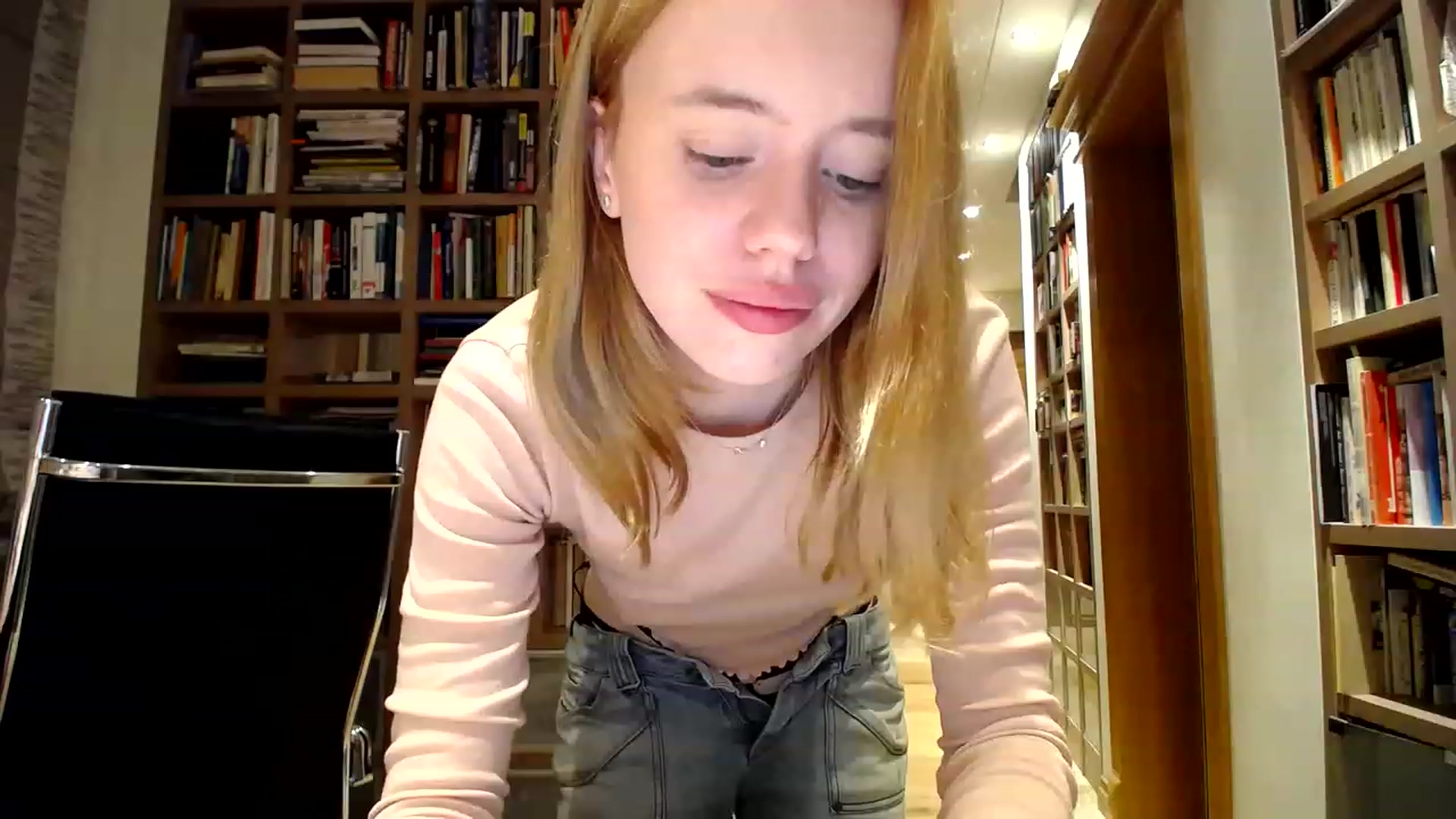 Gallery image thumbnail from Alena29's myfreecams stream on, 03/23/2023, 01:16 image 18 of 20